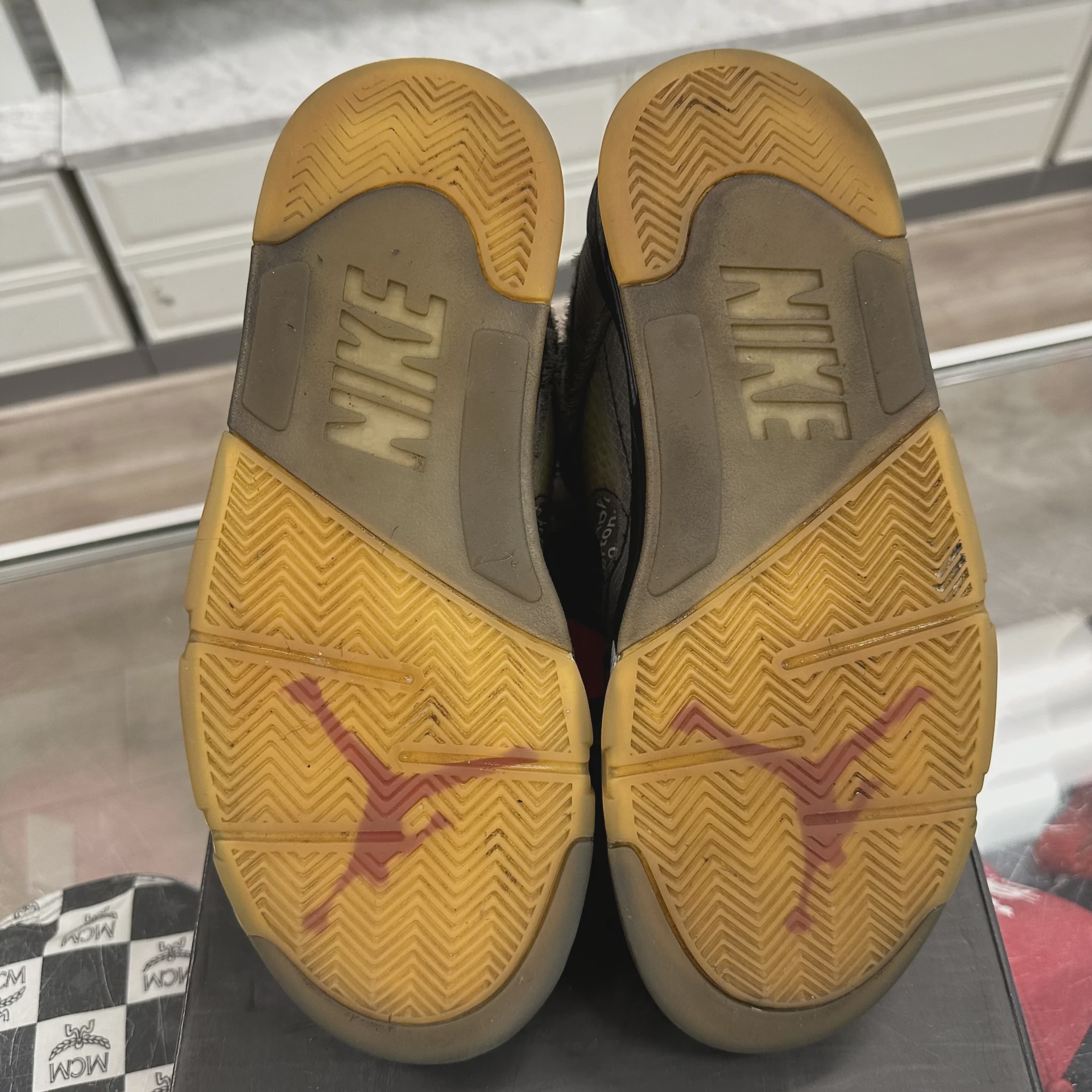 Air Jordan 5 Retro Off-White Muslin • Pre-Owned [8388] - photo 3