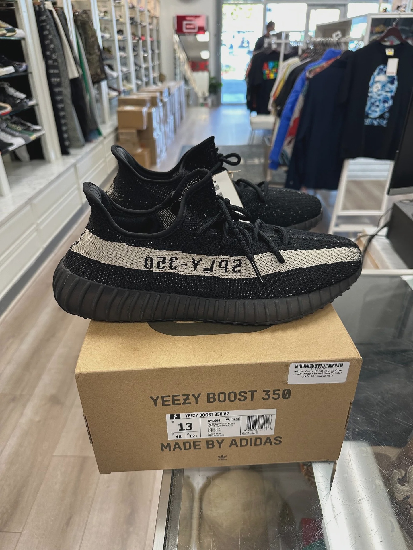 adidas Yeezy Boost 350 V2 Core Black White • Pre-Owned [4315] - photo 1
