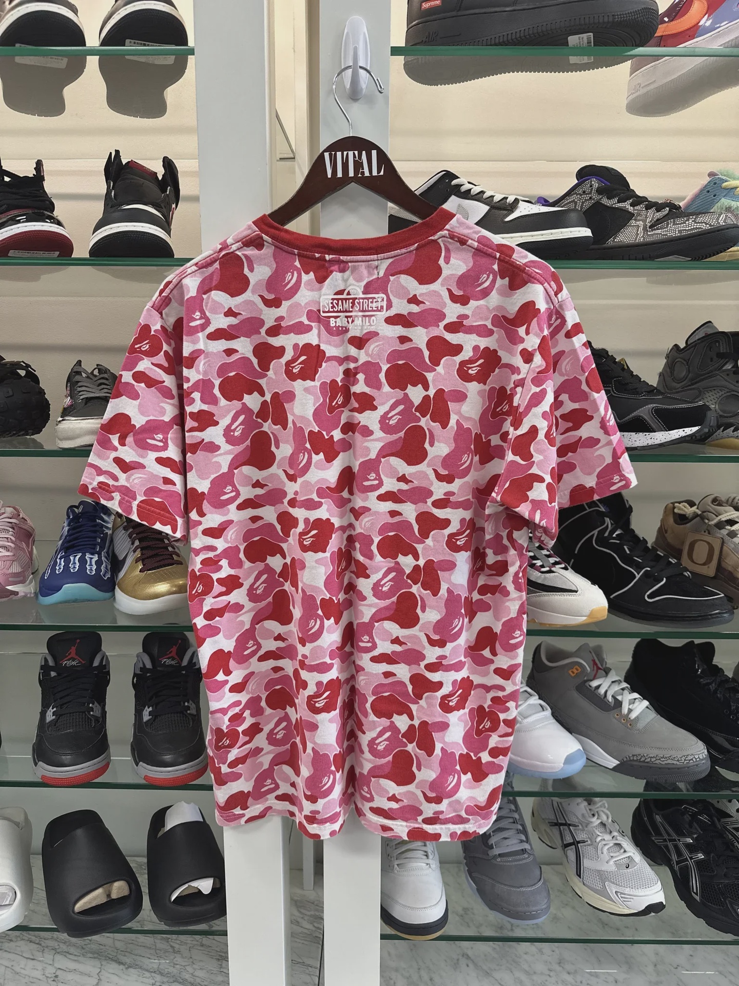 A Bathing Ape (BAPE) x Sesame Street Elmo T-shirt • Pre-Owned [4225] - photo 7