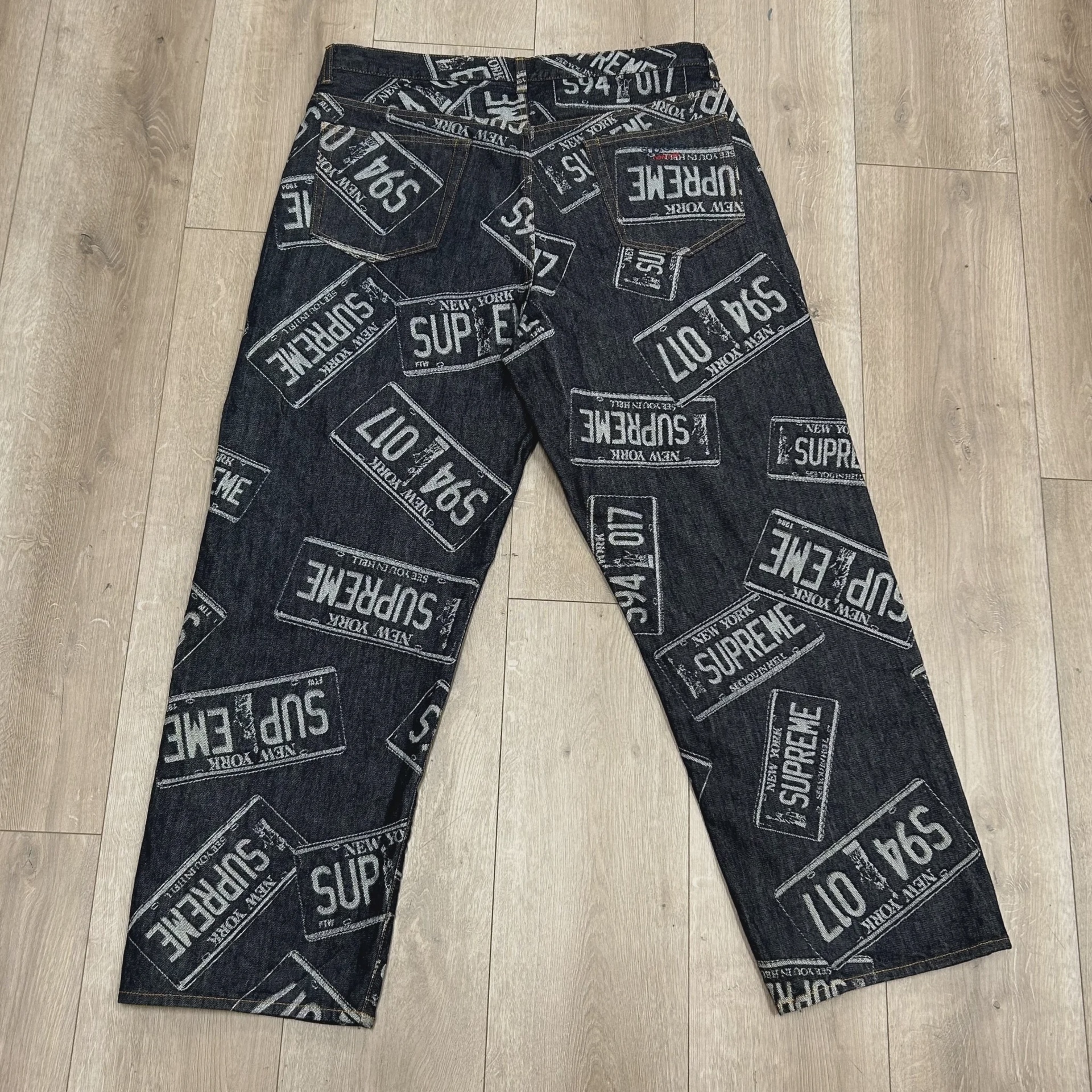 Supreme Supreme License Plate Baggy Jean Rigid Indigo - Size 36