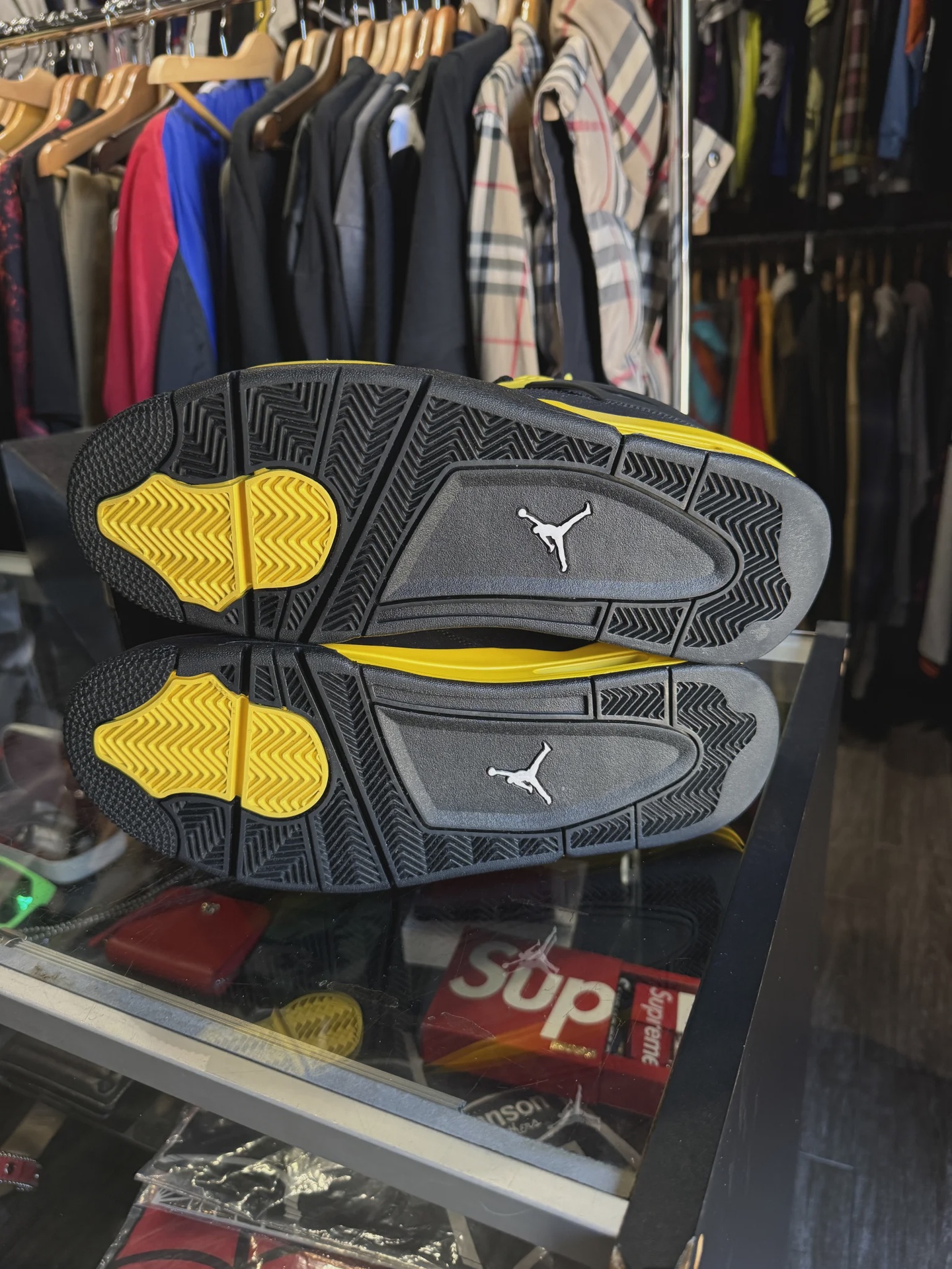 Air Jordan 4 Retro Thunder (2023) • Pre-Owned [9714] - photo 3