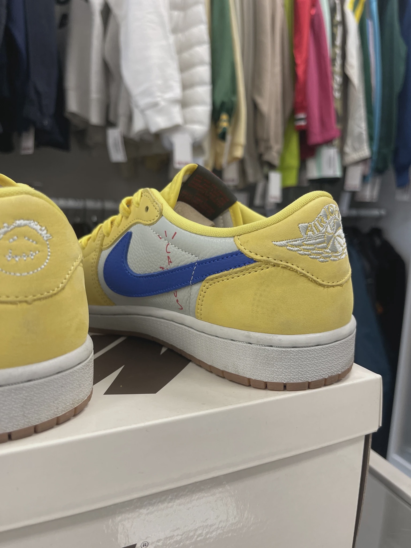 Air Jordan 1 Retro Low Original SP Travis Scott Canary (Women's) • Pre-Owned [7905] 4