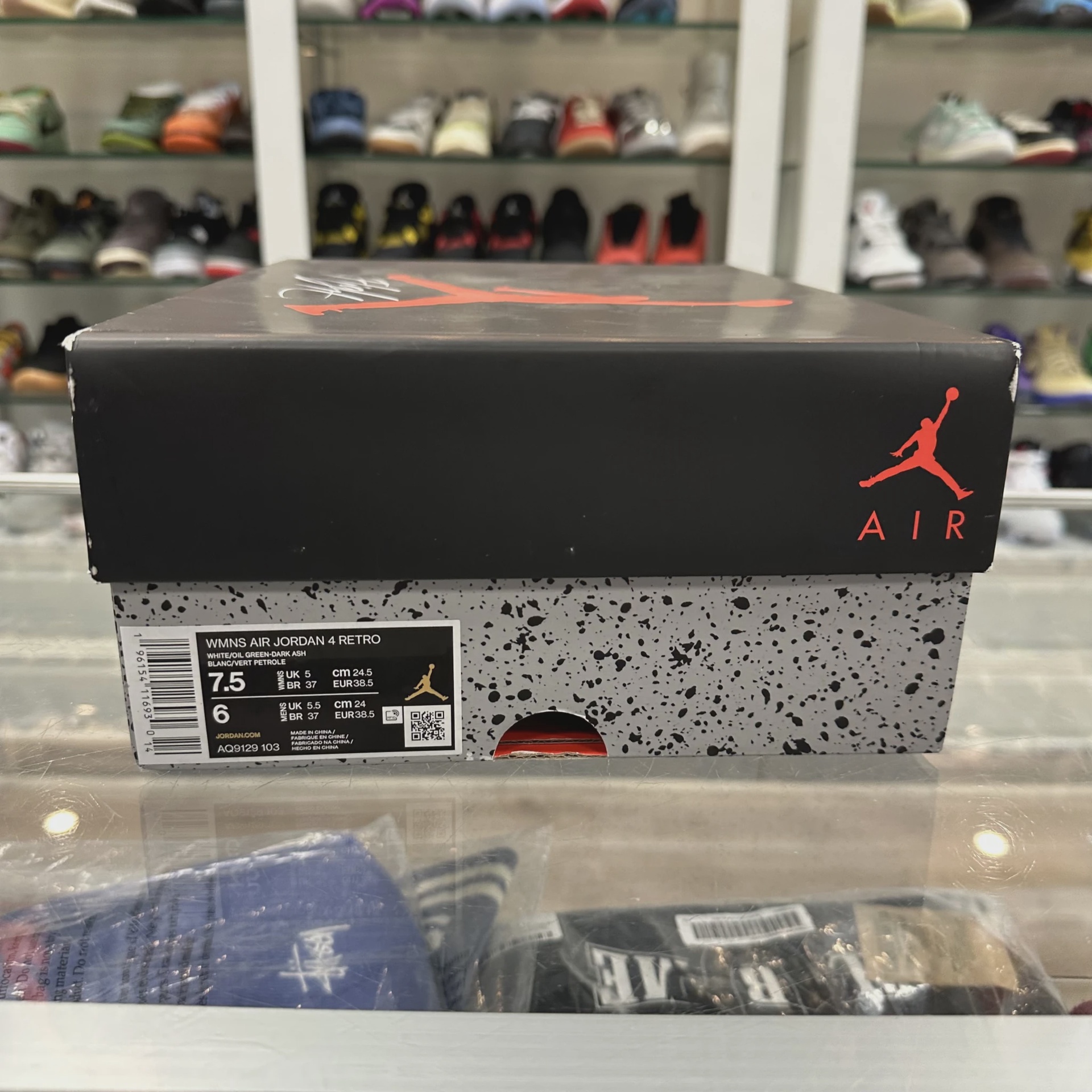 Air Jordan 4 Retro Seafoam (Women's) • Pre-Owned [2021] 3