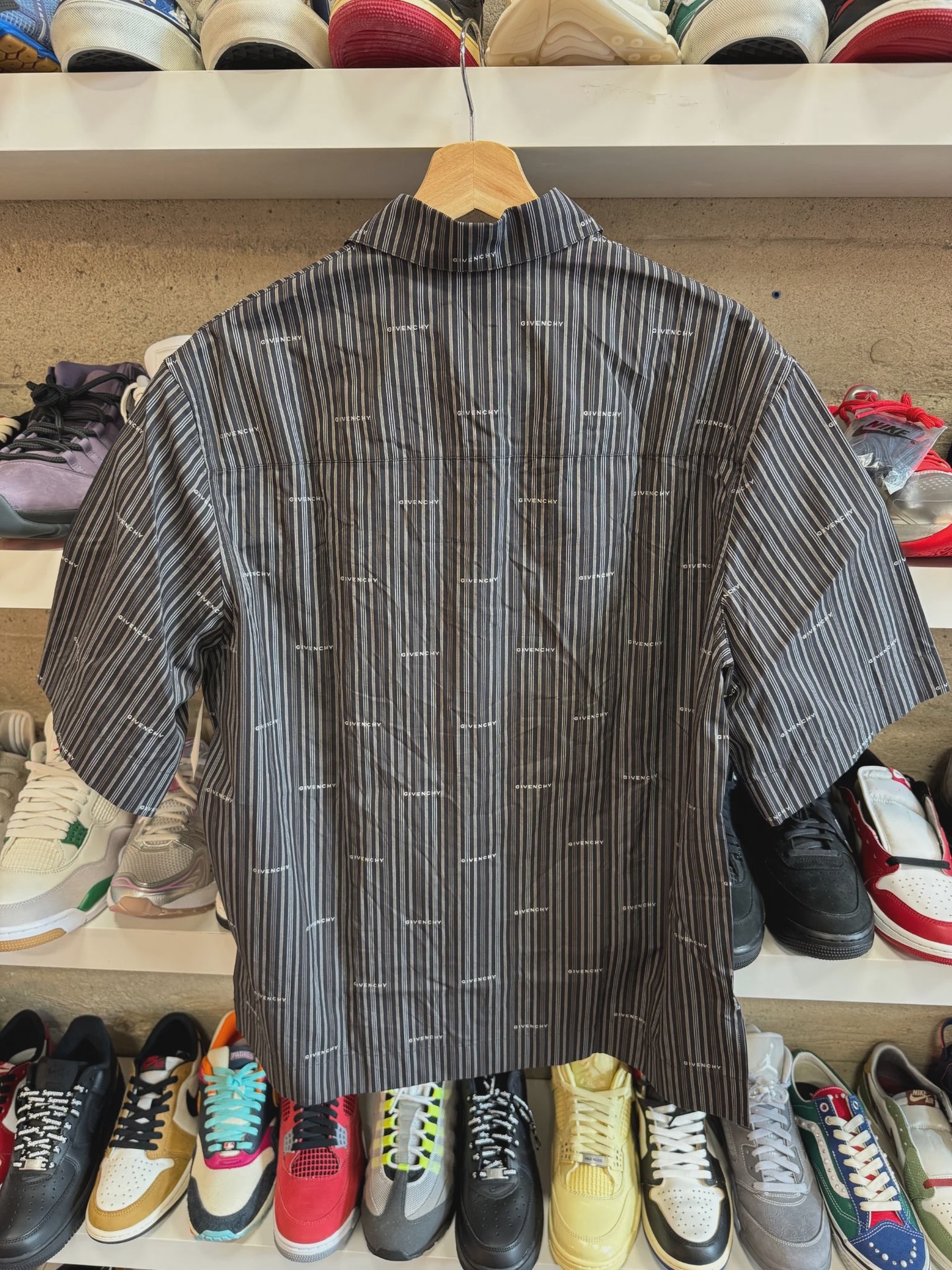 Givenchy Boxy Fit Striped Logo SS Button Up Shirt • Brand New [1155] - photo 2