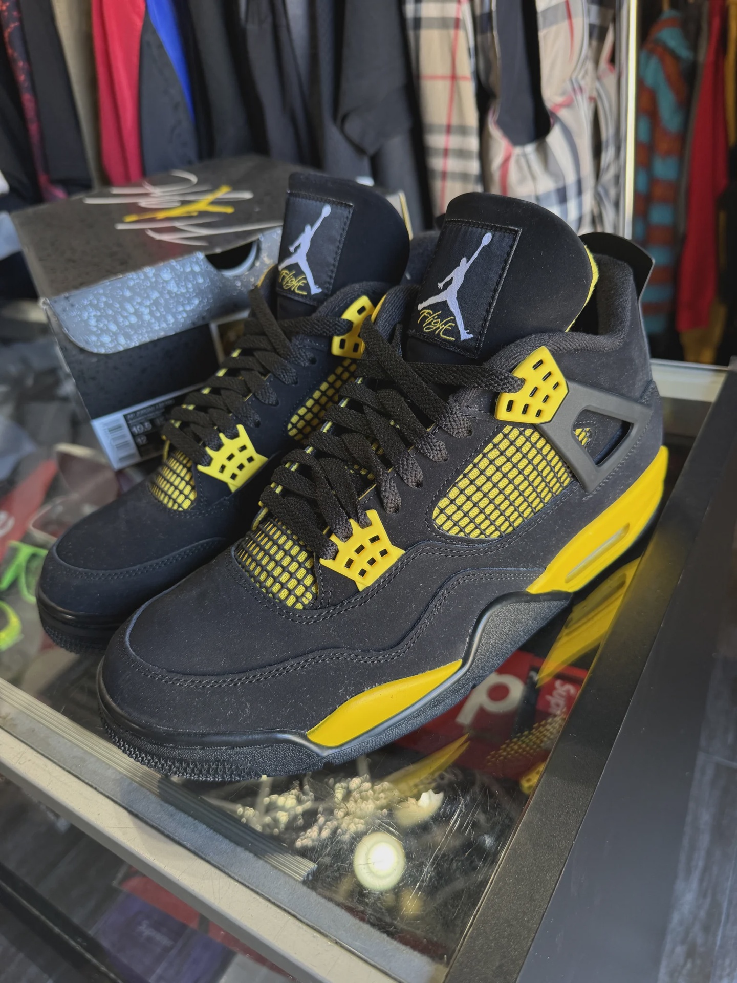 Air Jordan 4 Retro Thunder (2023) • Pre-Owned [9714] - photo 2