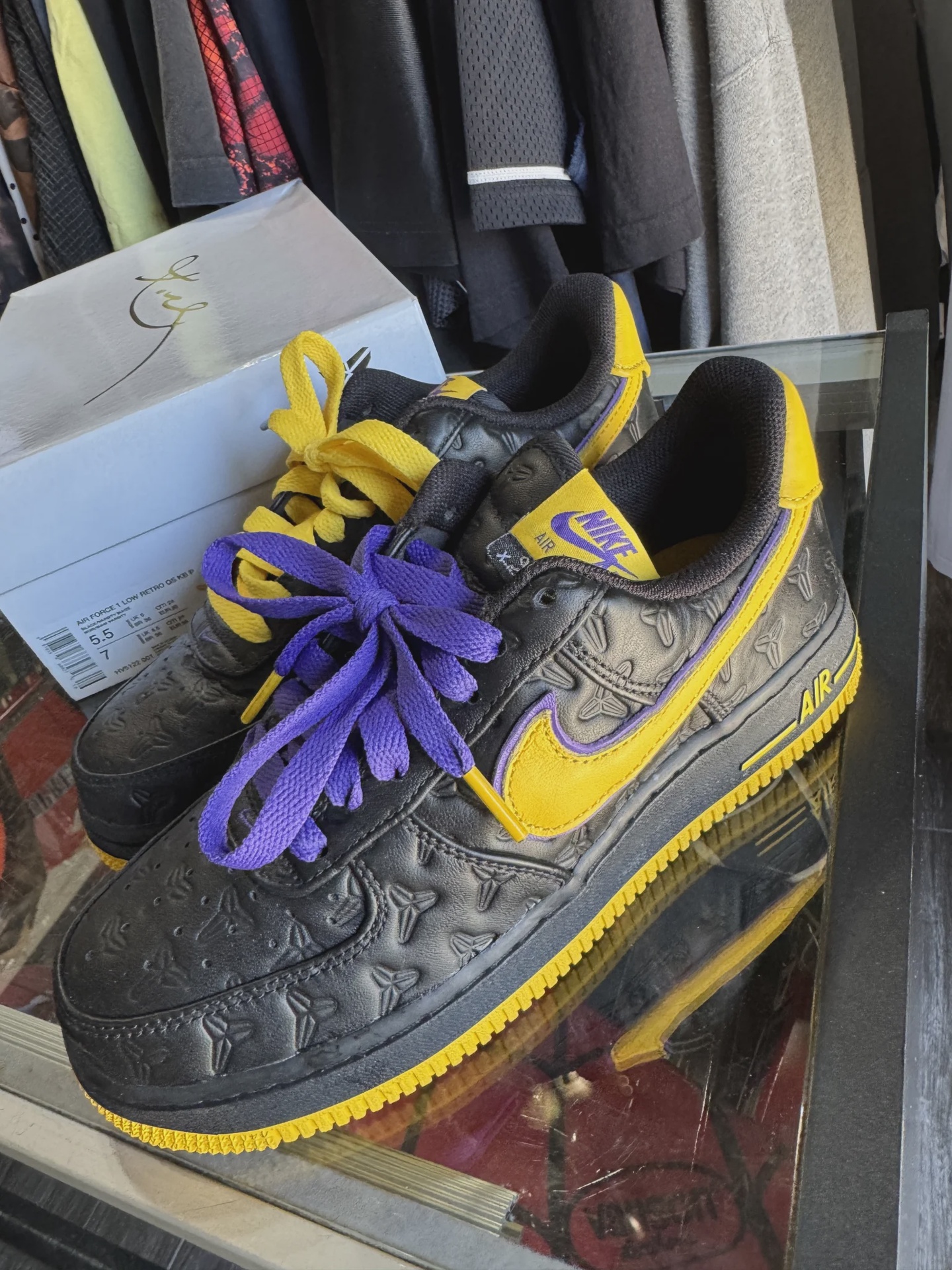 Nike Air Force 1 Low Kobe Bryant Lakers Away (Numbered Edition of 8000) • Pre-Owned [9532] - photo 2
