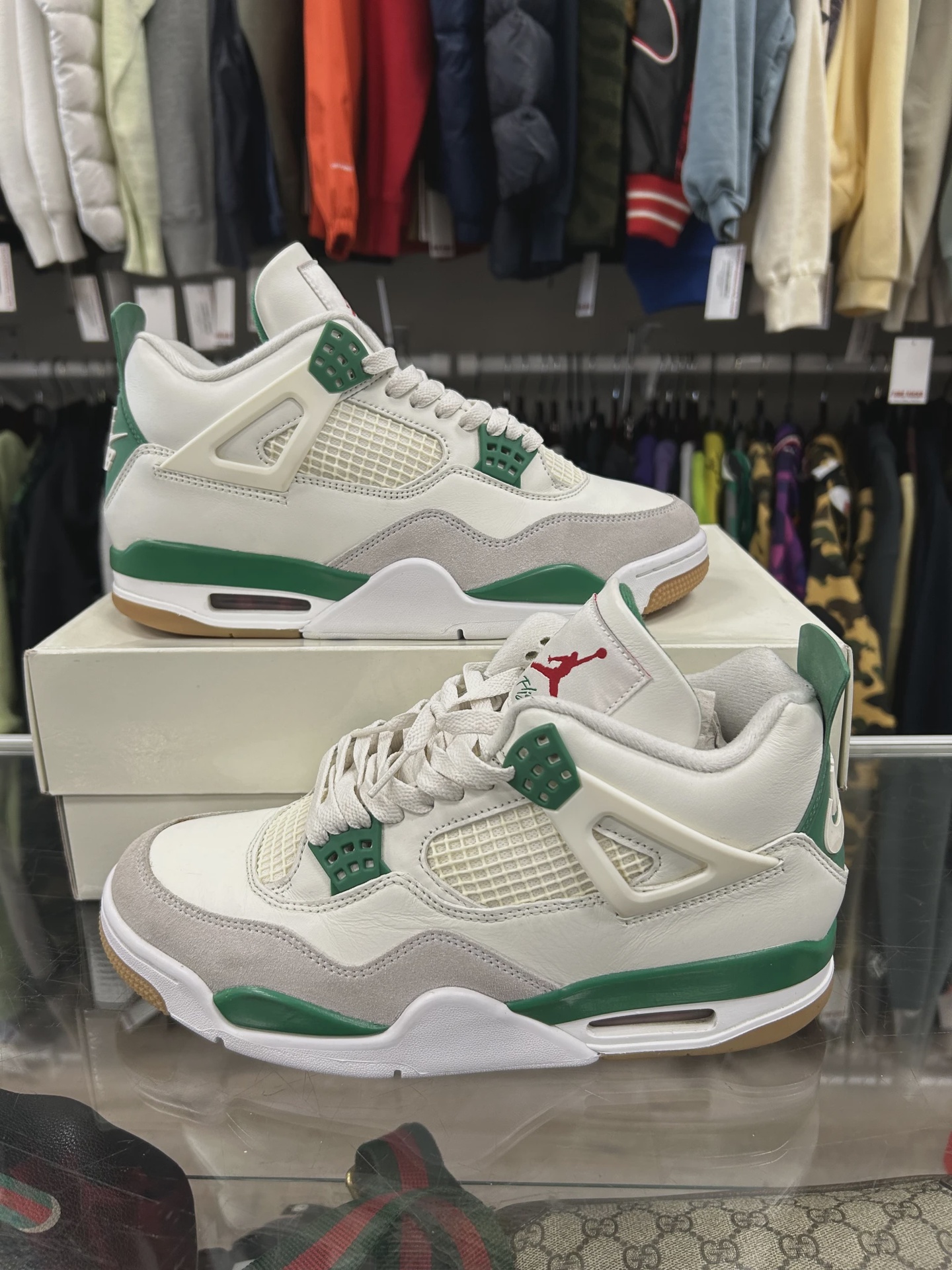 Air Jordan 4 Retro SB Pine Green • Pre-Owned [3906]