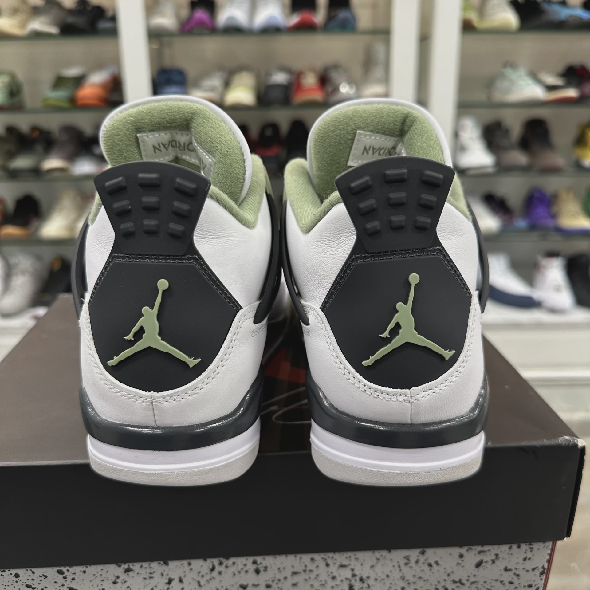 Air Jordan 4 Retro Seafoam (Women's) • Pre-Owned [2021] 5