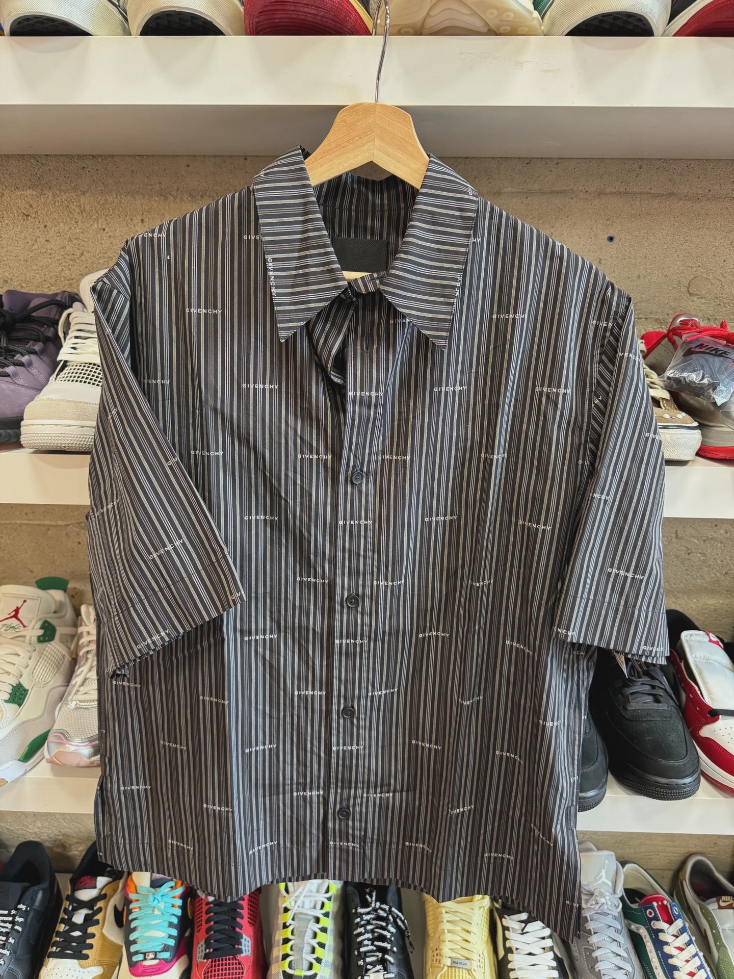Givenchy Boxy Fit Striped Logo SS Button Up Shirt • Brand New [1155] - photo 1