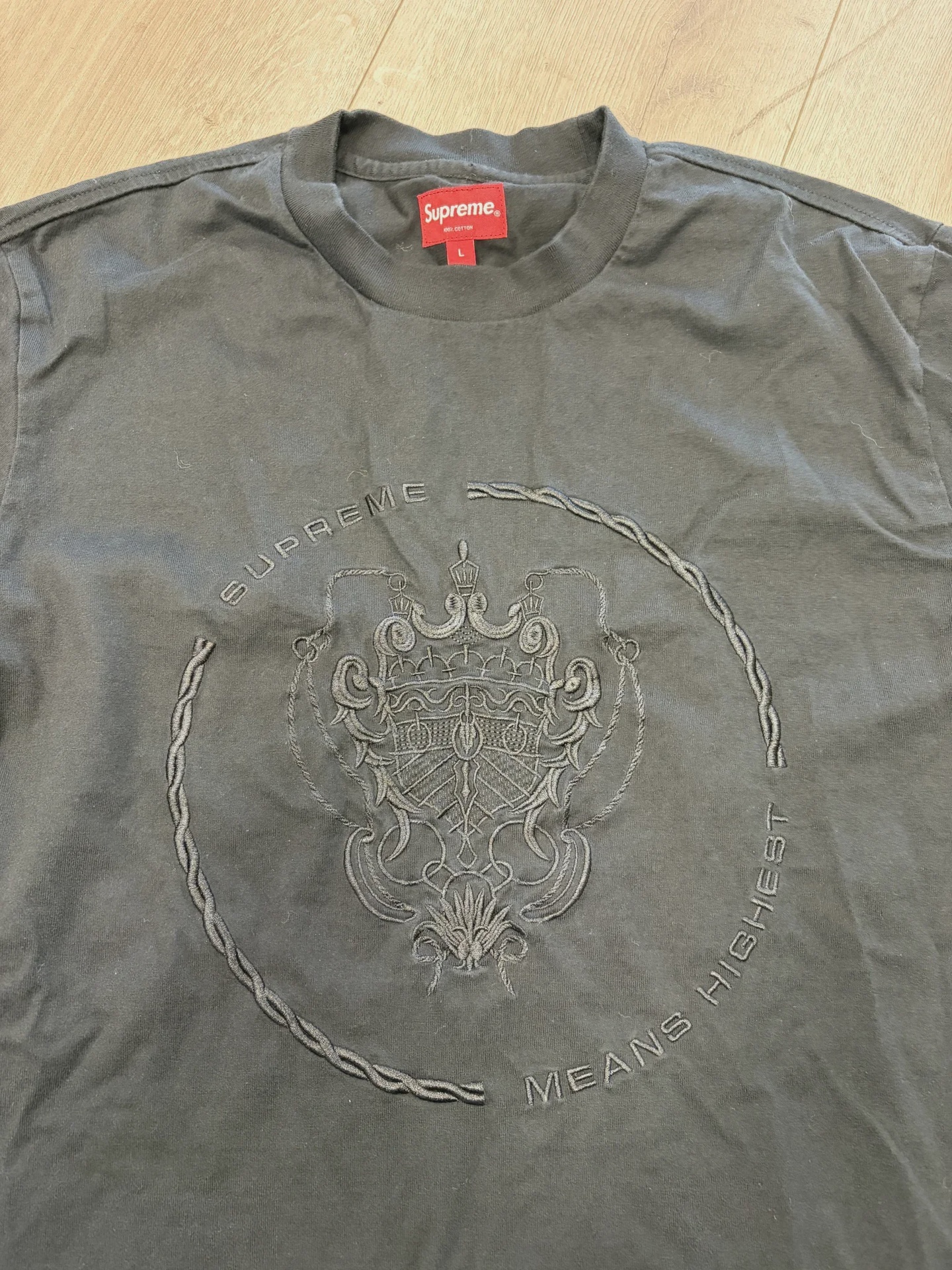 Supreme Crest L/S (Long Sleeve) Top in Black • Pre-Owned [7441] - photo 3