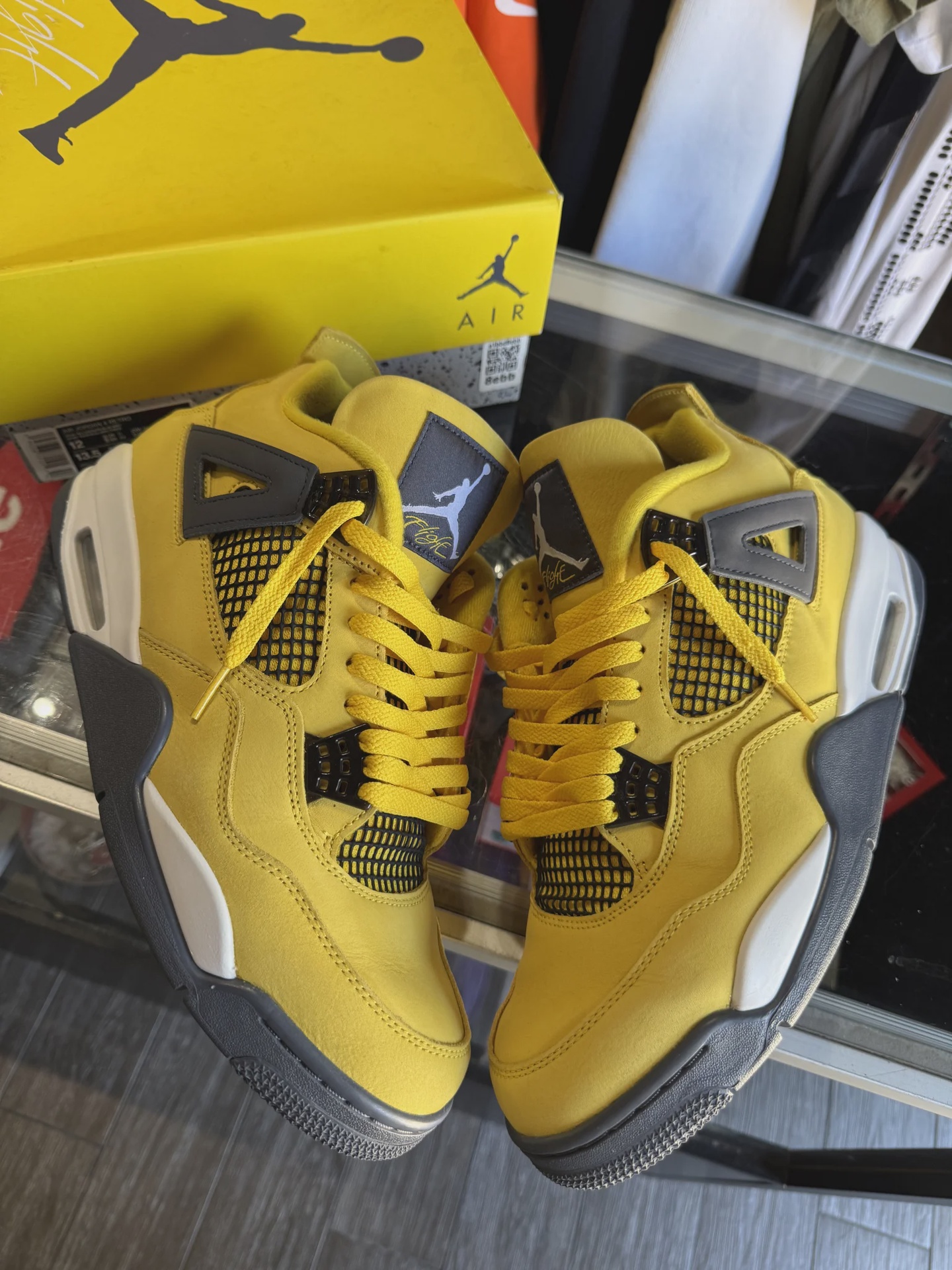 Air Jordan 4 Retro Lightning (2021) • Pre-Owned [2987] - photo 1