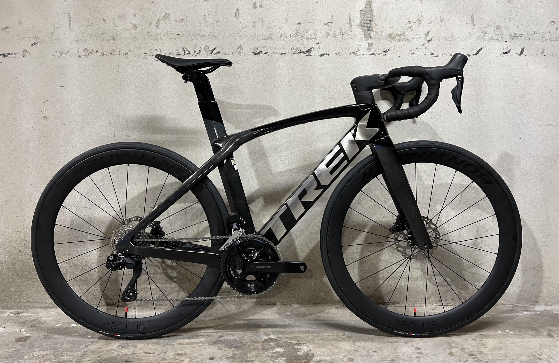 Trek Madone SLR 9 Project One Dark Prismatic/Trek Black with 105Di2 (52cm)