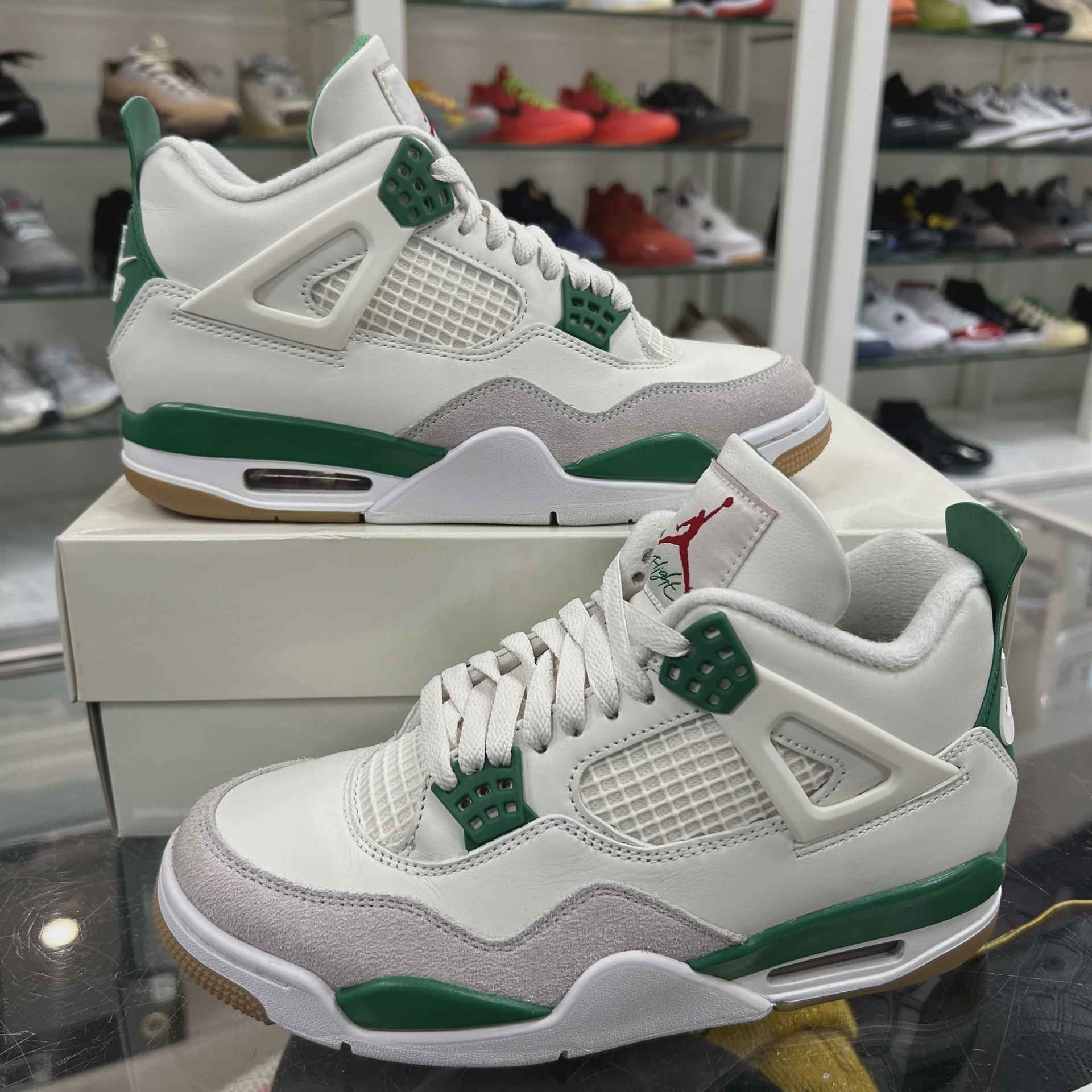 Air Jordan 4 Retro SB Pine Green • Pre-Owned [2504] - photo 8