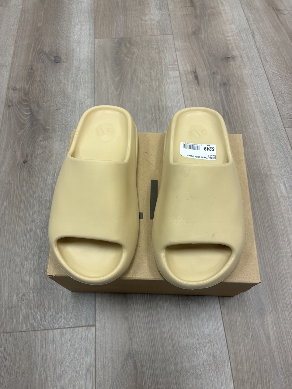 adidas Yeezy Slide Desert Sand • Pre-Owned 3
