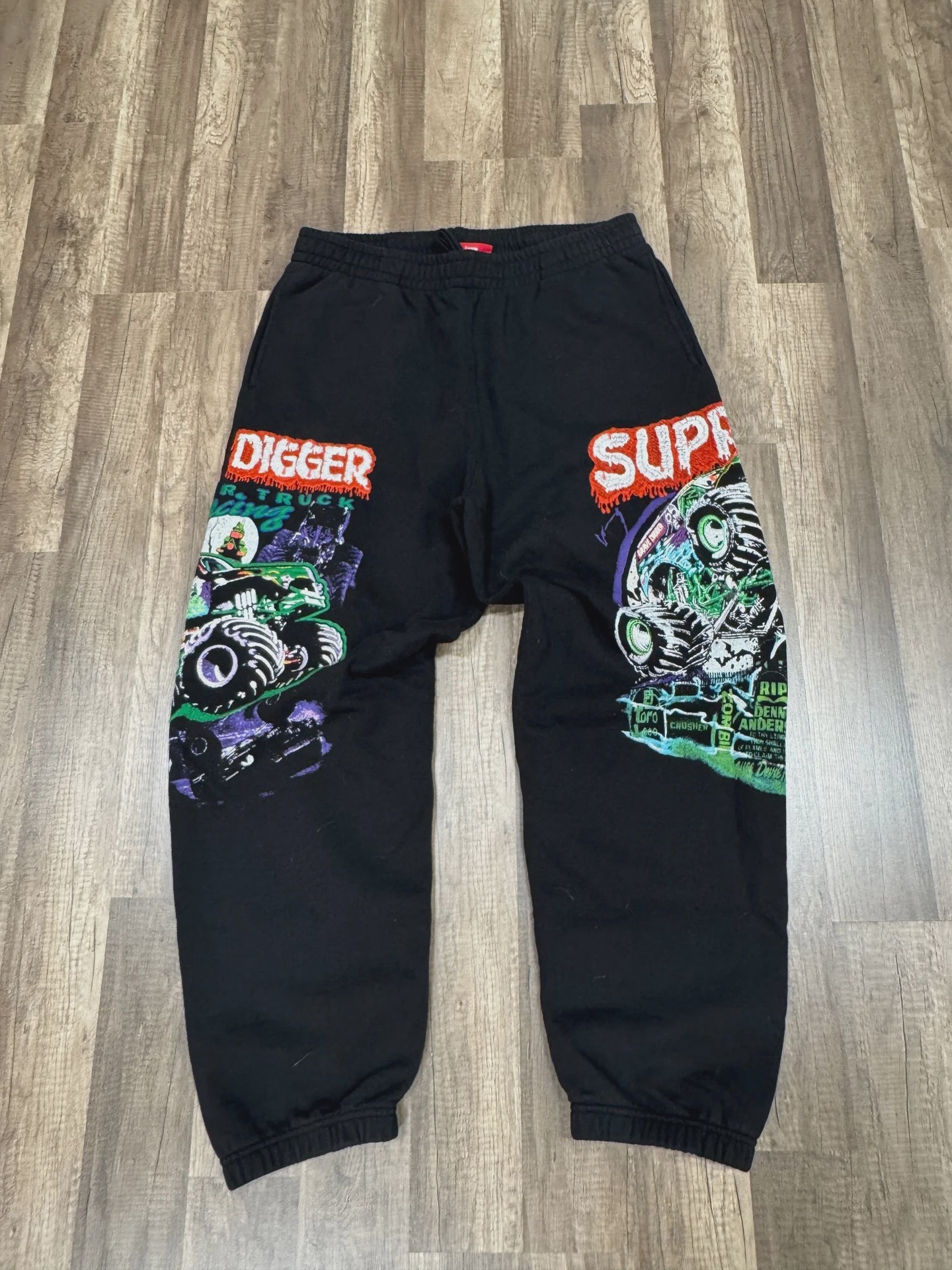 Supreme Supreme Grave Digger Sweatpants Black - Size L