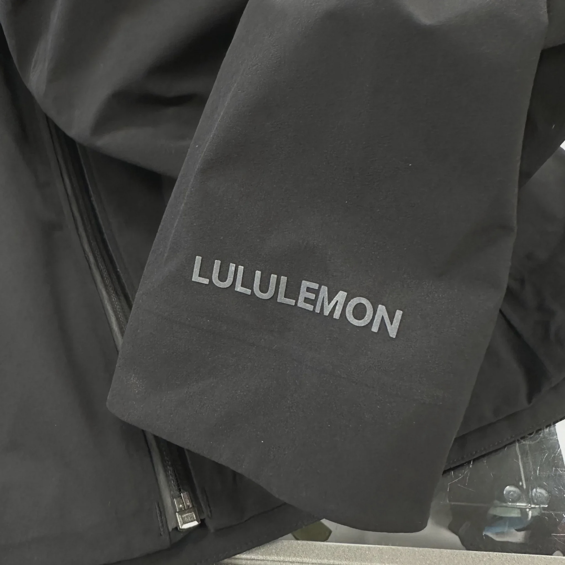 Lululemon City-to-Hike Waterproof Jacket • Pre-Owned [7845] - photo 6
