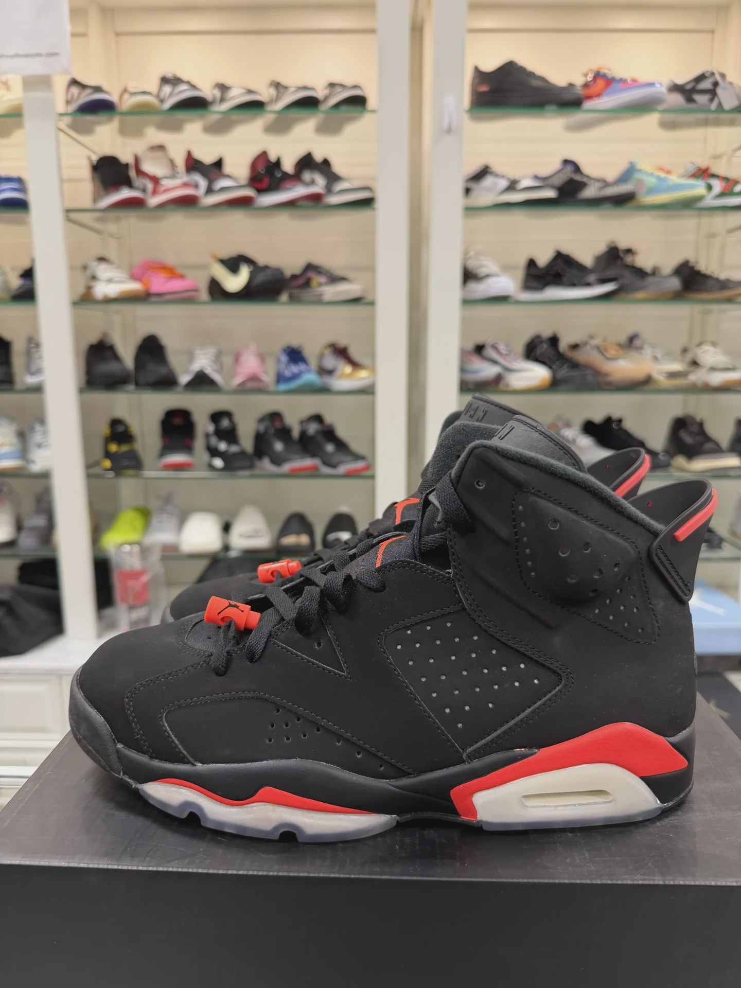 Jordan 6 Retro Black Infrared (2019) • Pre-Owned [1230] - photo 5