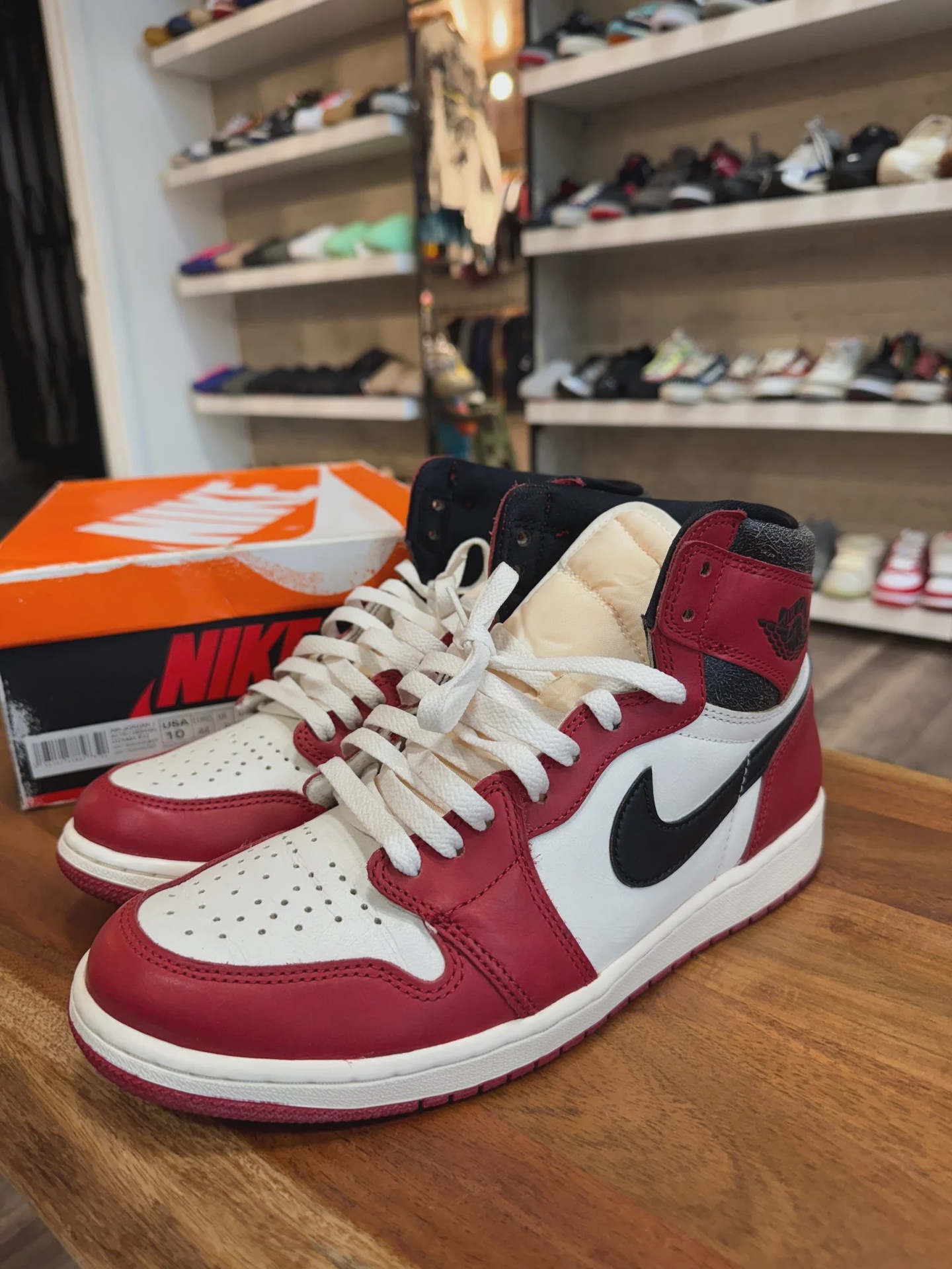 Air Jordan 1 Retro High Original Chicago Lost and Found • Pre-Owned [5381] - photo 2