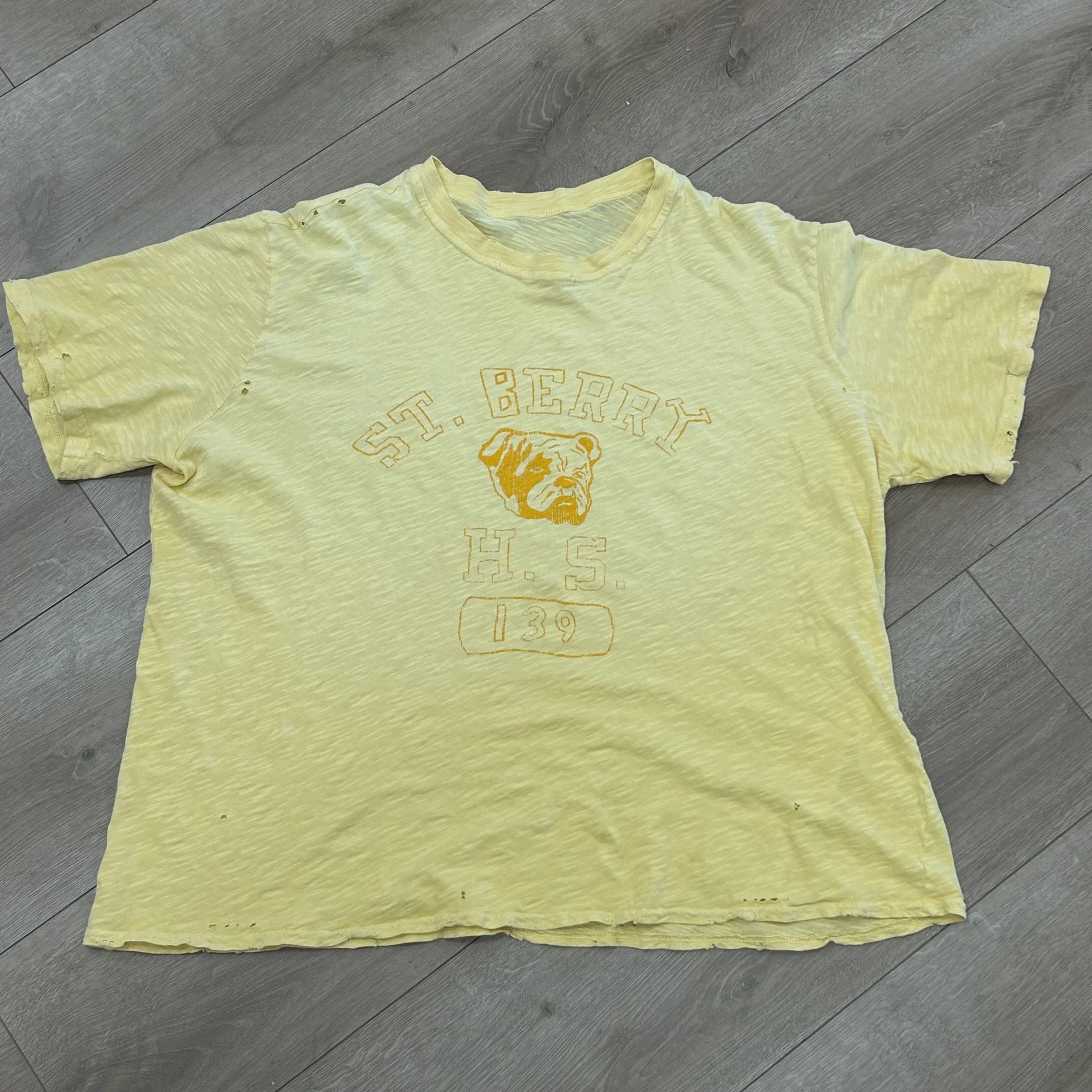 Raspberry Hills GV Gallery St. Berry Tee "Yellow" - Size XL