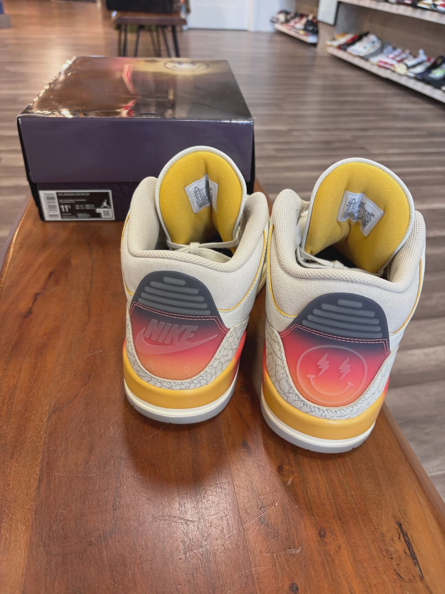 Air Jordan 3 Retro SP J Balvin Medellín Sunset • Pre-Owned [1241] - photo 4
