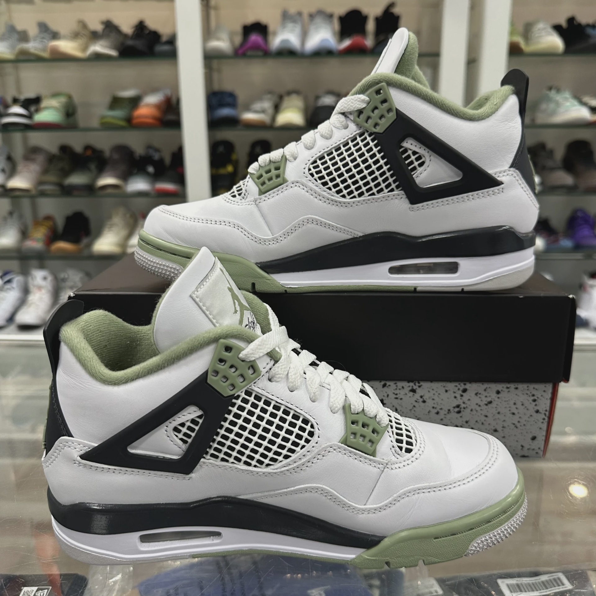 Air Jordan 4 Retro Seafoam (Women's) • Pre-Owned [2021] 7