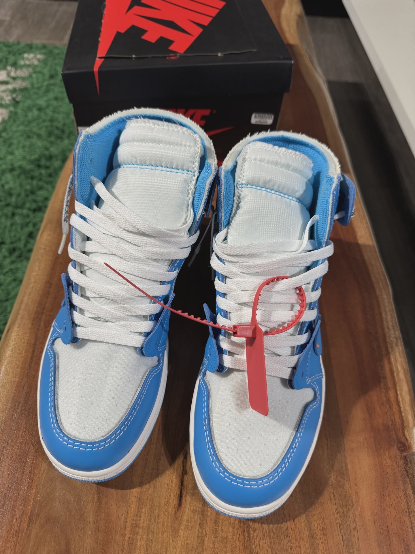 Air Jordan 1 Retro High Off-White University Blue • Pre-Owned [3579] - photo 2