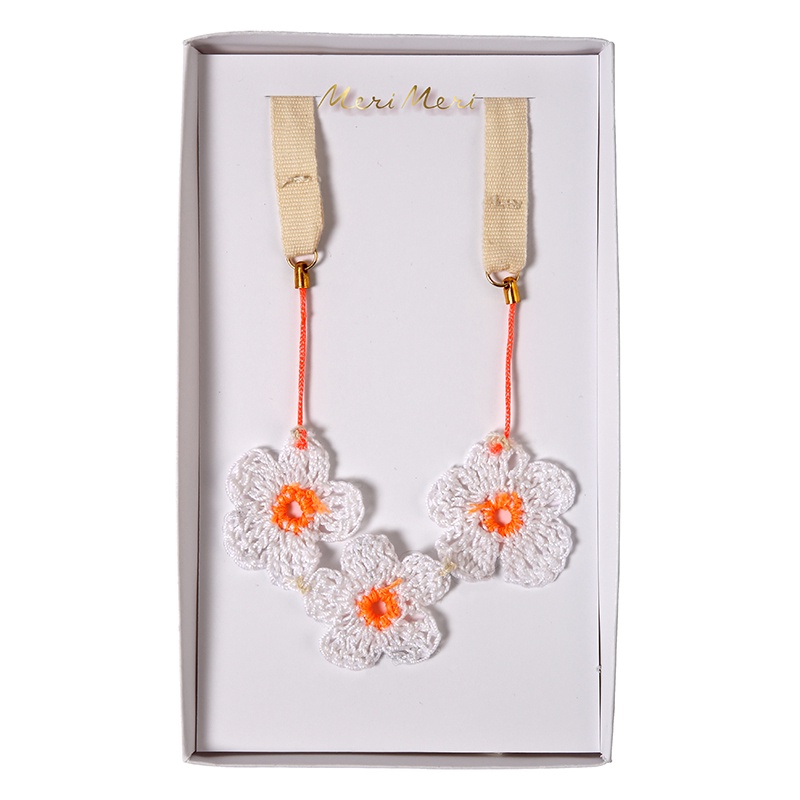 CROCHET DAISY NECKLACE