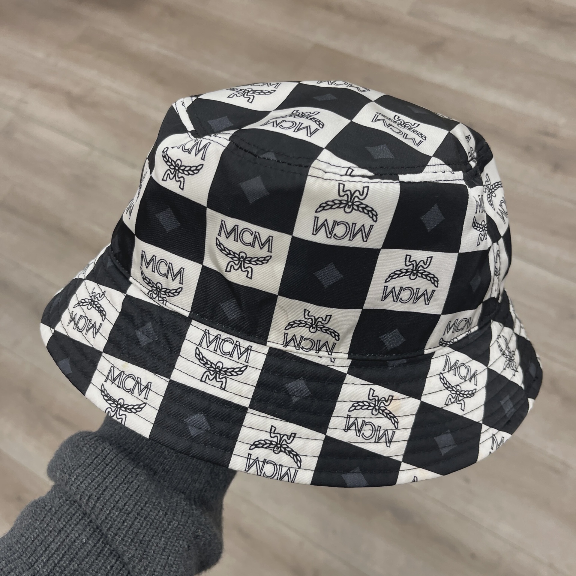Mcm Black/White Check Bucket Hat • Pre-Owned [5178] - photo 2