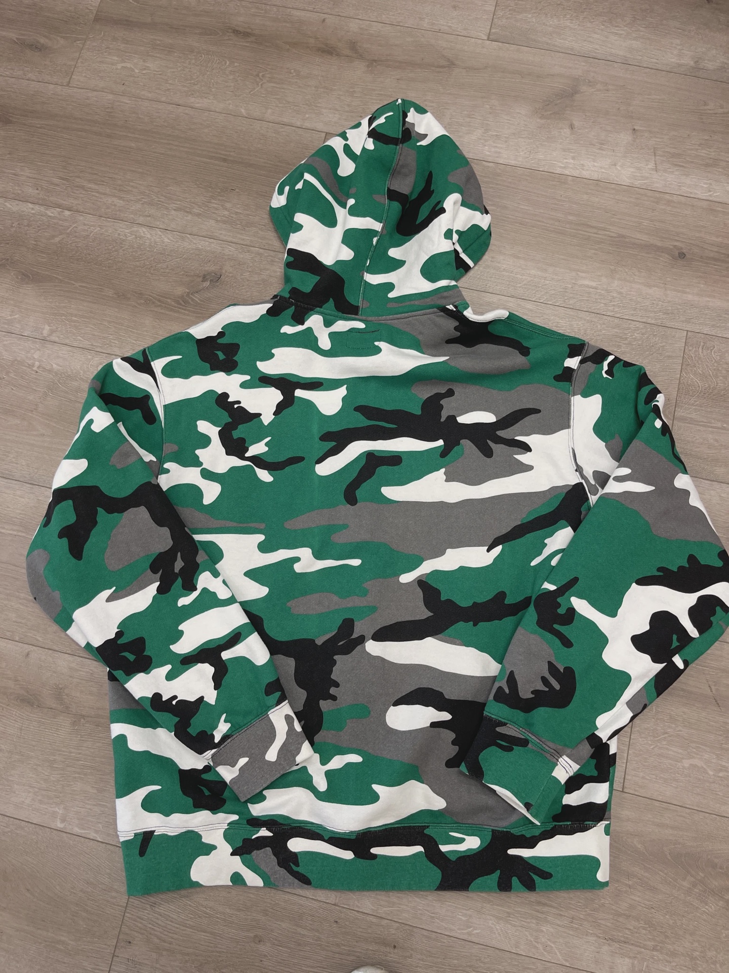 Supreme Camo Small Box Logo • Pre-Owned [8954] 3