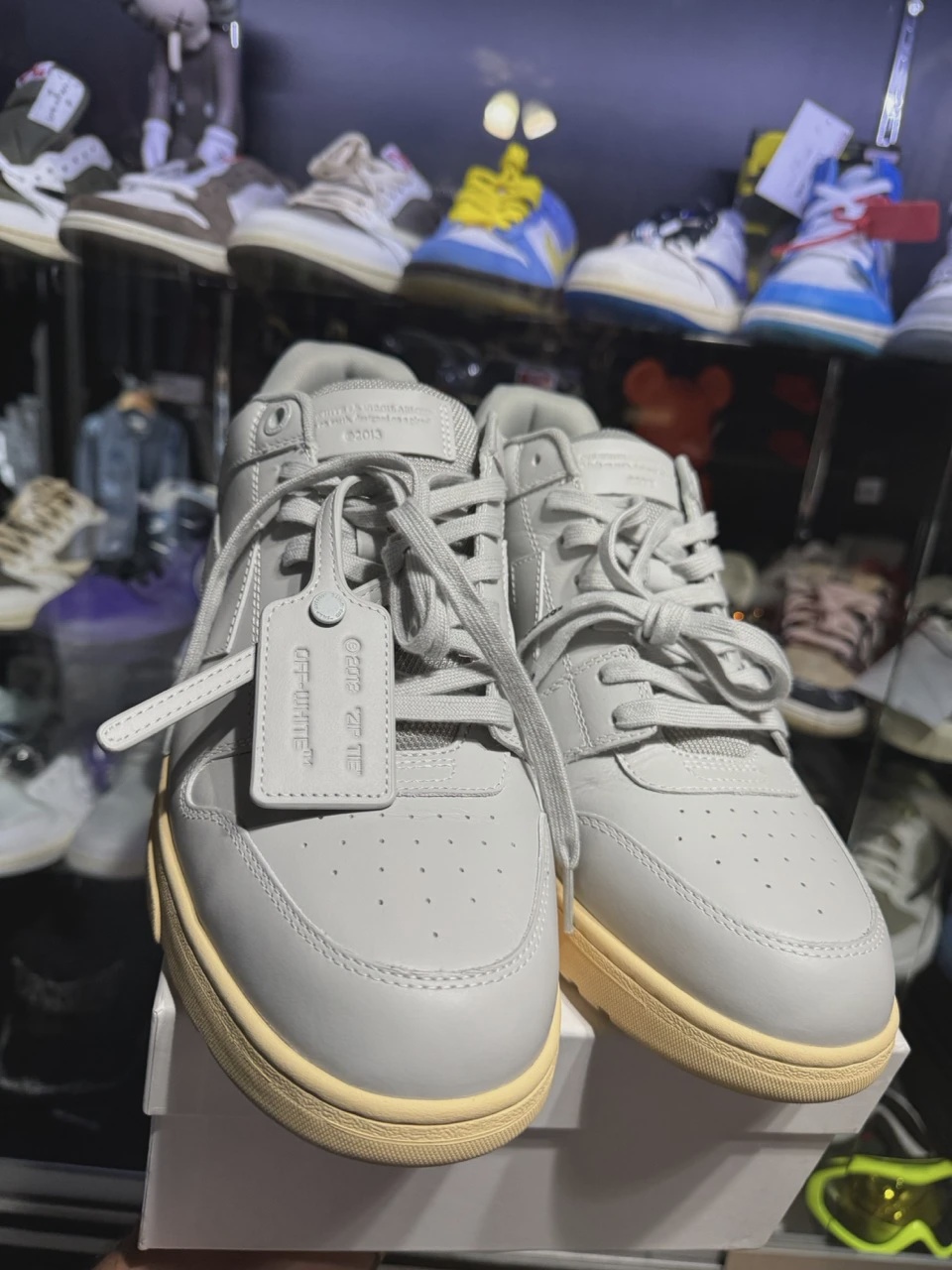 Off White Sneaker • Pre-Owned [4403] 2
