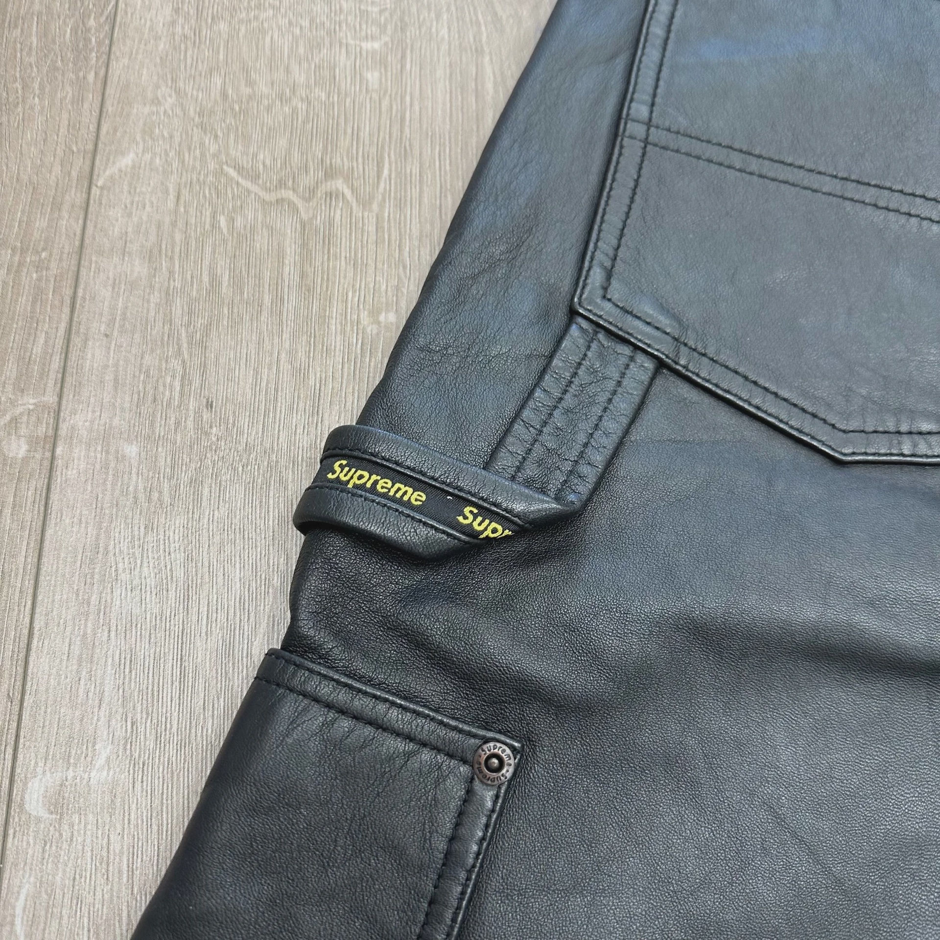 Supreme Leather Double Knee Painter Shorts • Pre-Owned [9710] - photo 4