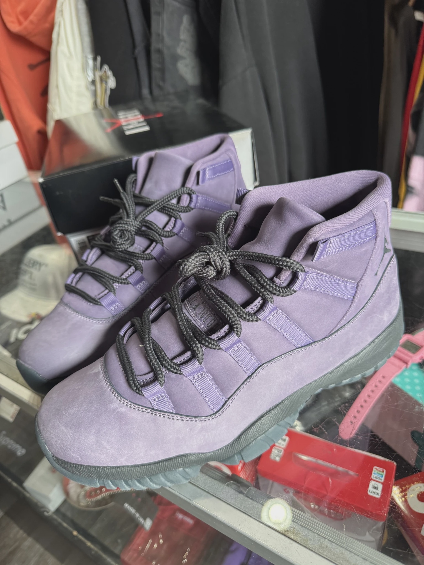 Air Jordan 11 Retro Mojave • Pre-Owned [4718] - photo 2
