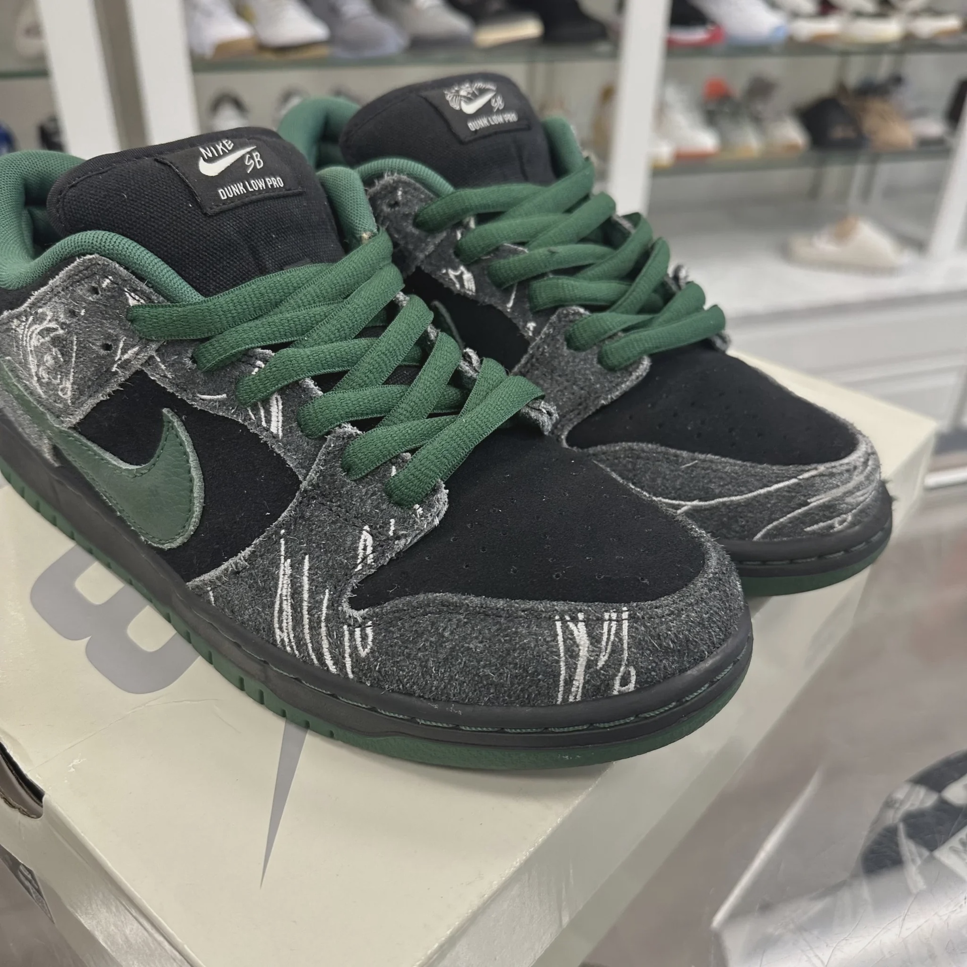 Nike SB Dunk Low There Skateboards • Pre-Owned [7915] - photo 4
