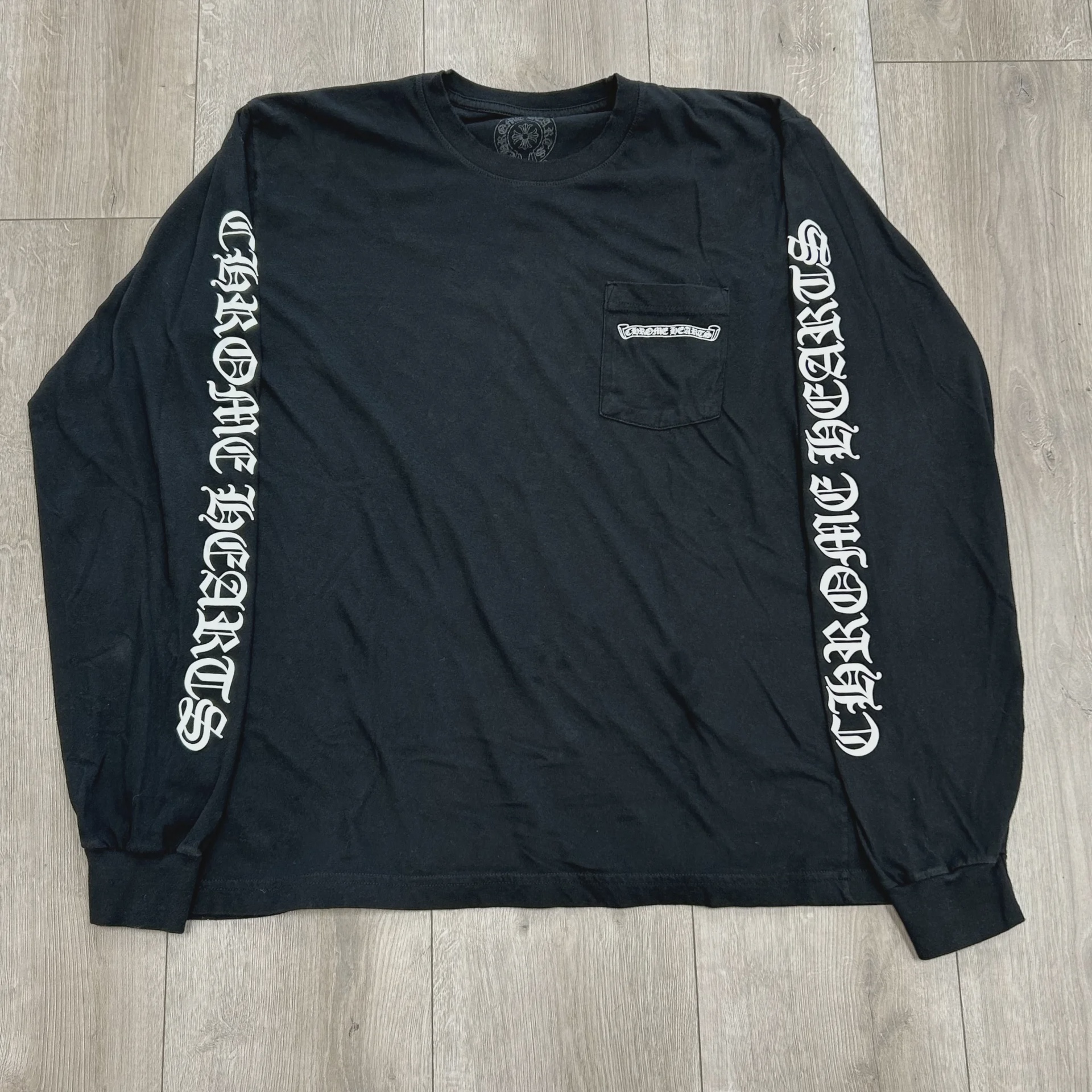 Chrome Hearts Scroll Logo Long-Sleeve Pocket T-Shirt Black • Pre-Owned [3058] - photo 1