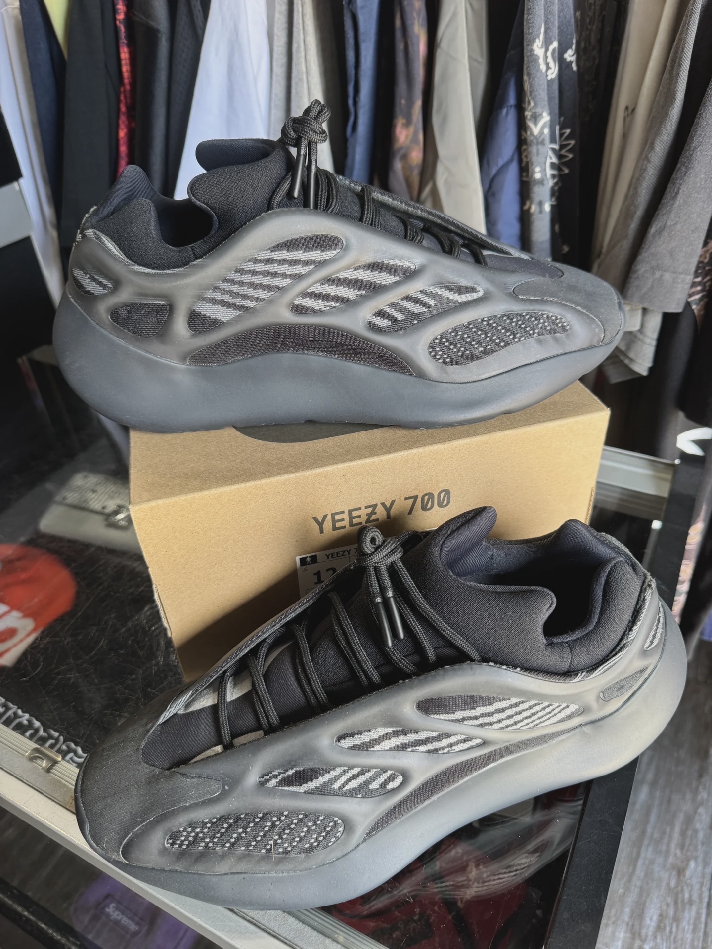 adidas Yeezy 700 V3 Alvah • Pre-Owned [5993] - photo 2
