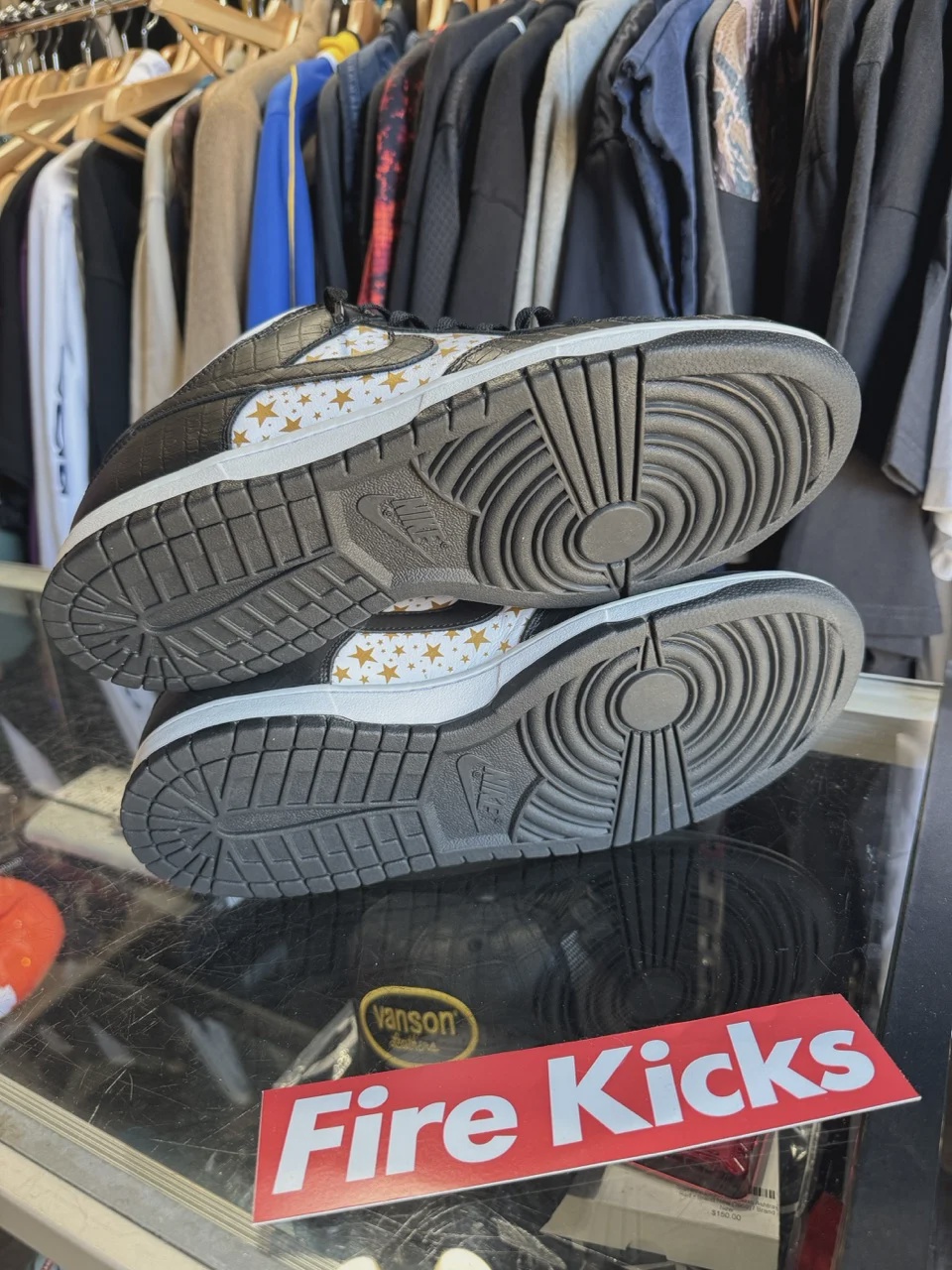 Nike SB Dunk Low Supreme Stars Black (2021)  No Box • Pre-Owned [4119] - photo 2