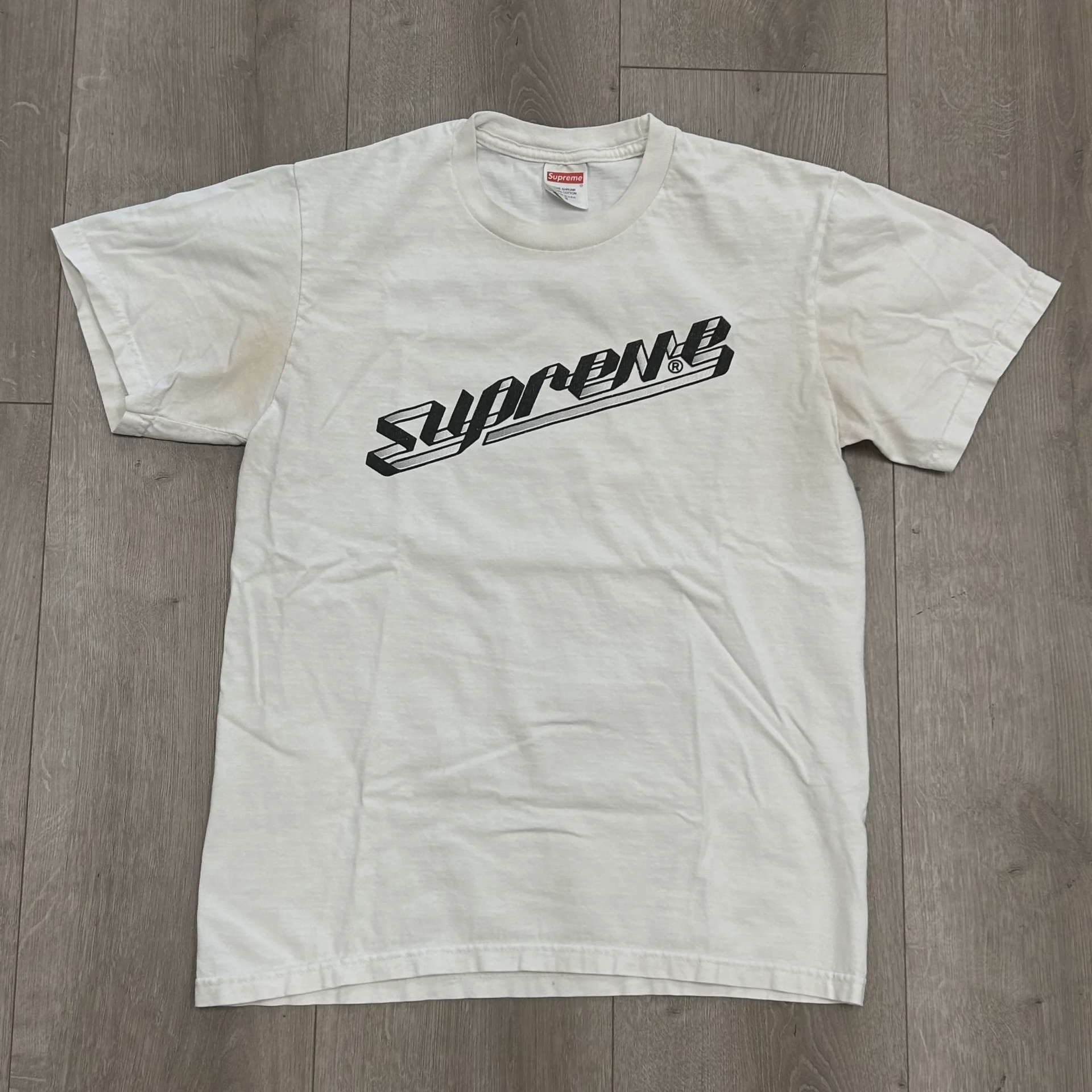 Supreme Banner Tee 'White' • Pre-Owned [1149]