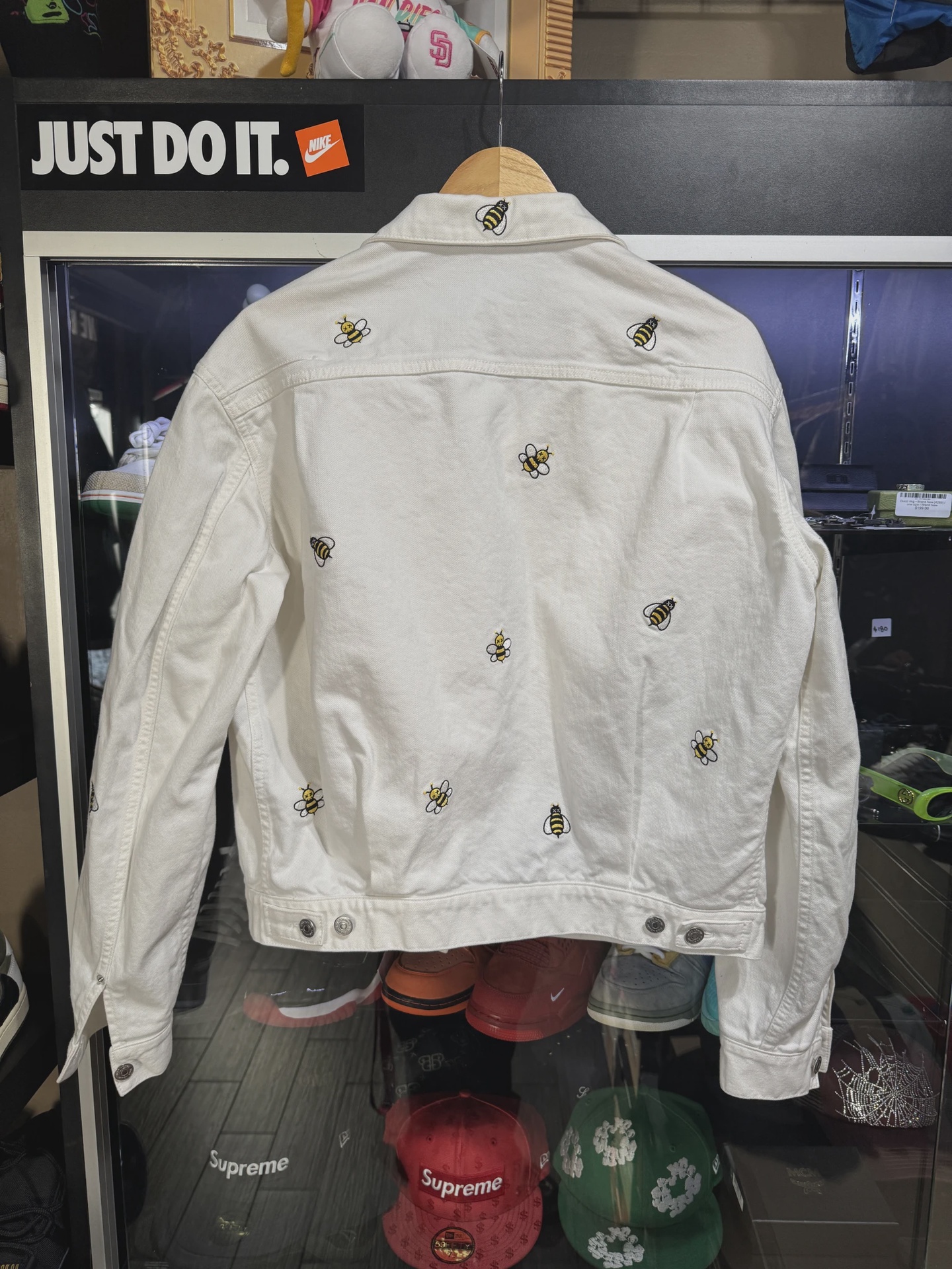 KAWS Bee Embroidery Denim Jacket size S • Pre-Owned [7920] 2