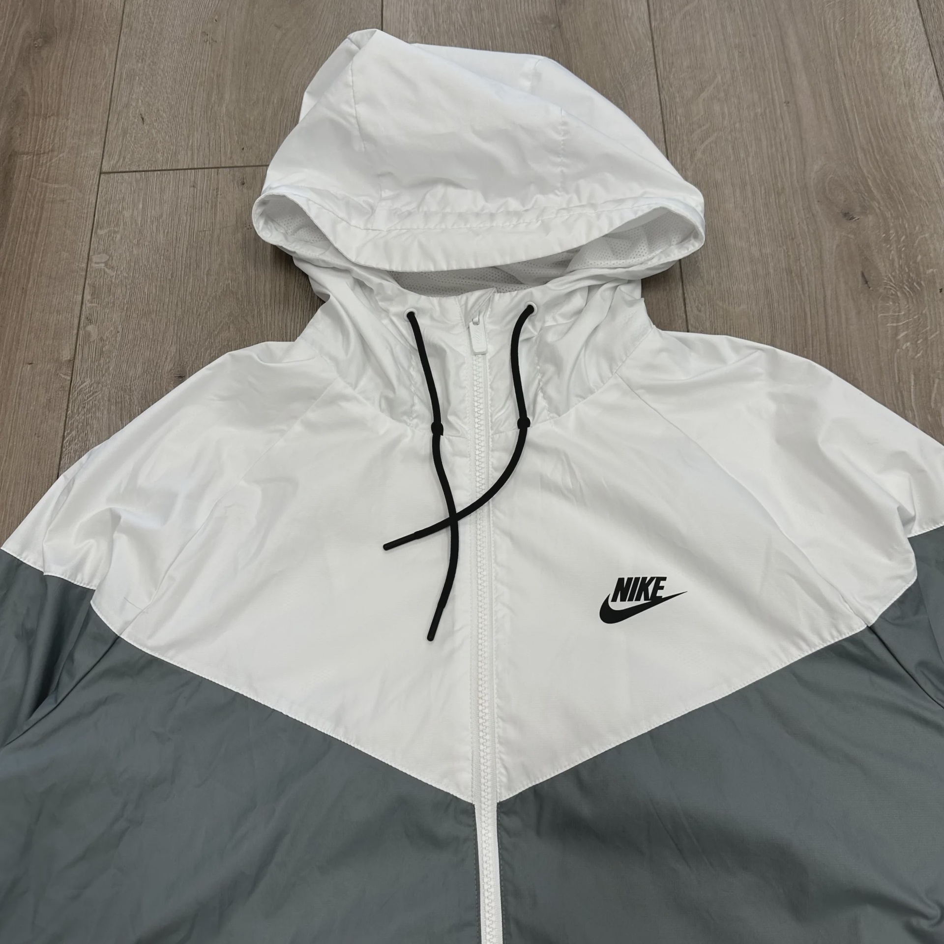 Nike Windrunner Full-Zip Hooded Jacket • Pre-Owned [2096] - photo 2