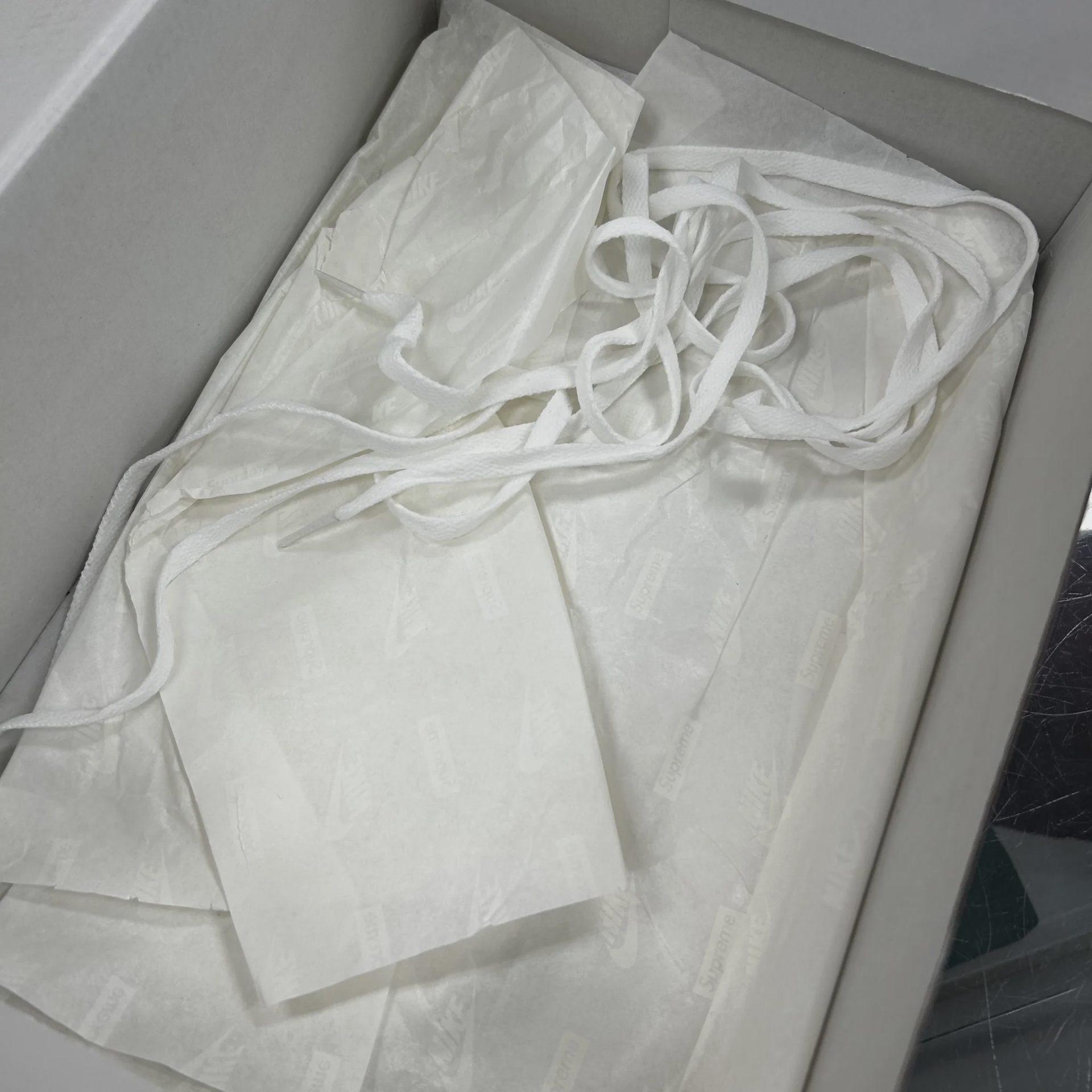 Nike Air Force 1 Low Supreme White • Pre-Owned [2334] - photo 2