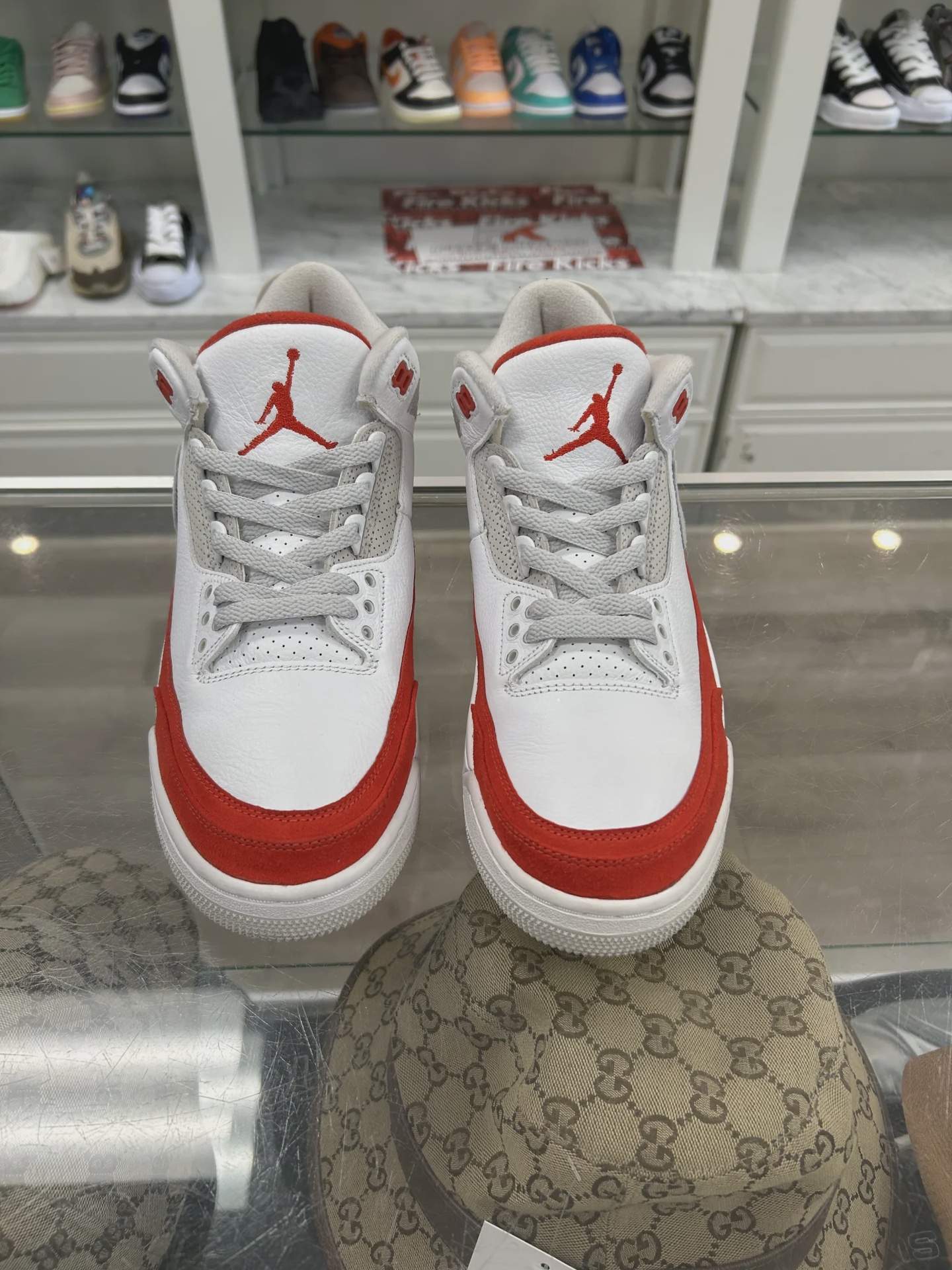 Air Jordan 3 Retro Tinker White University Red NO BOX • Pre-Owned [8064] - photo 2