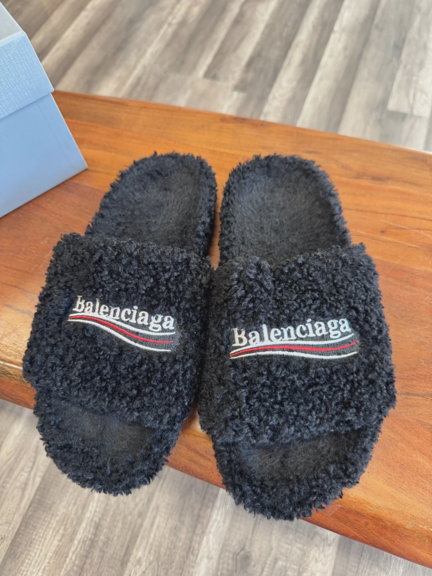 Balenciaga Furry Slides • Pre-Owned [9145] - photo 1