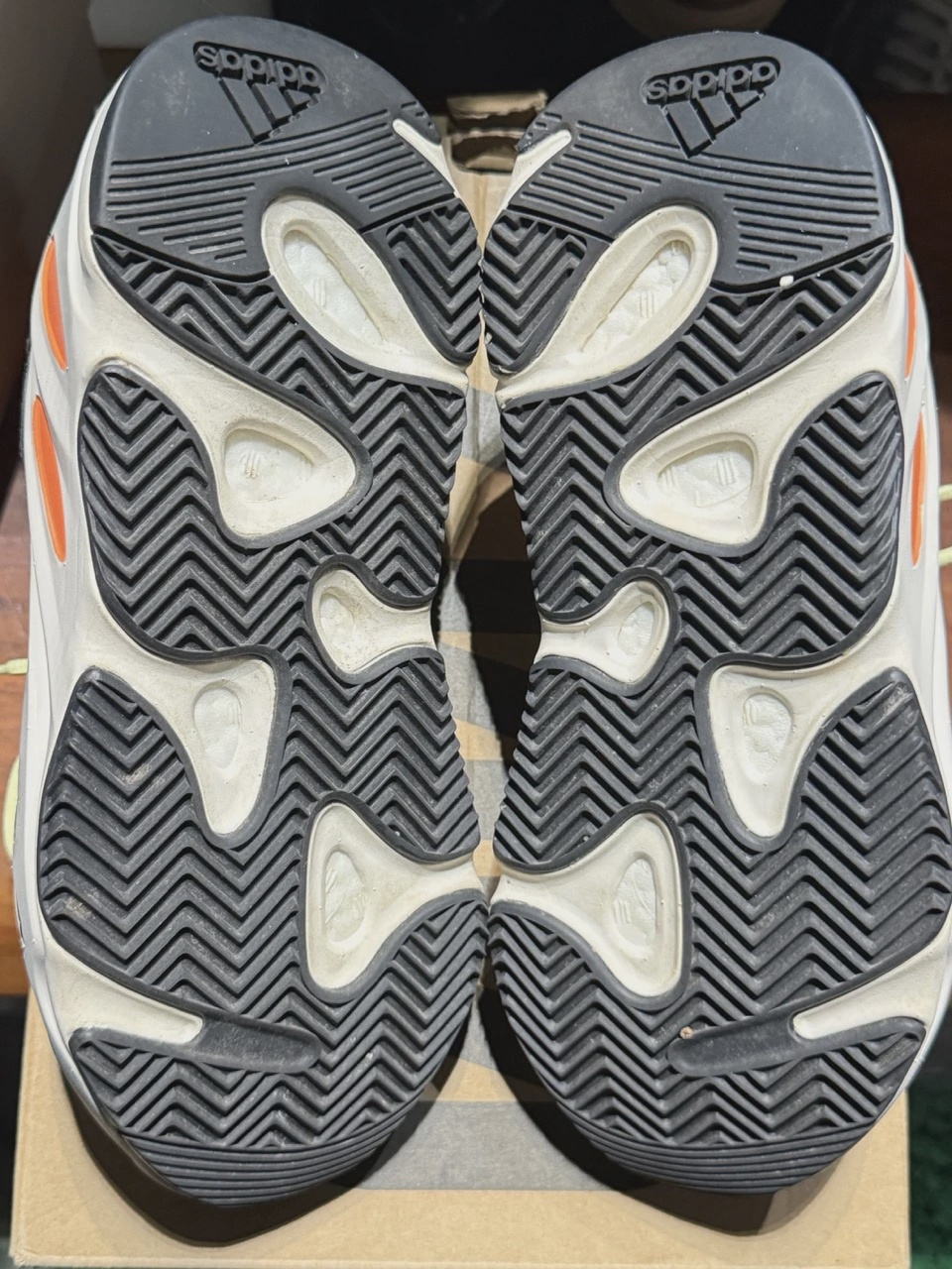 adidas Yeezy Boost 700 Wave Runner • Pre-Owned [6263] 4