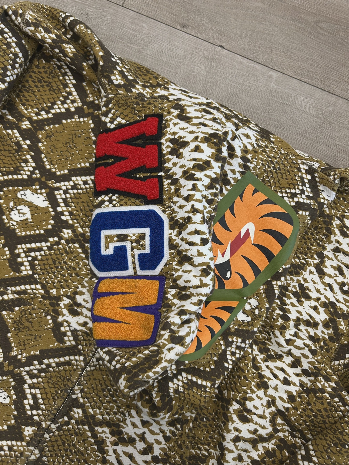 BAPE SSENSE Exclusive Khaki Shark Hoodie • Pre-Owned [7484] 4
