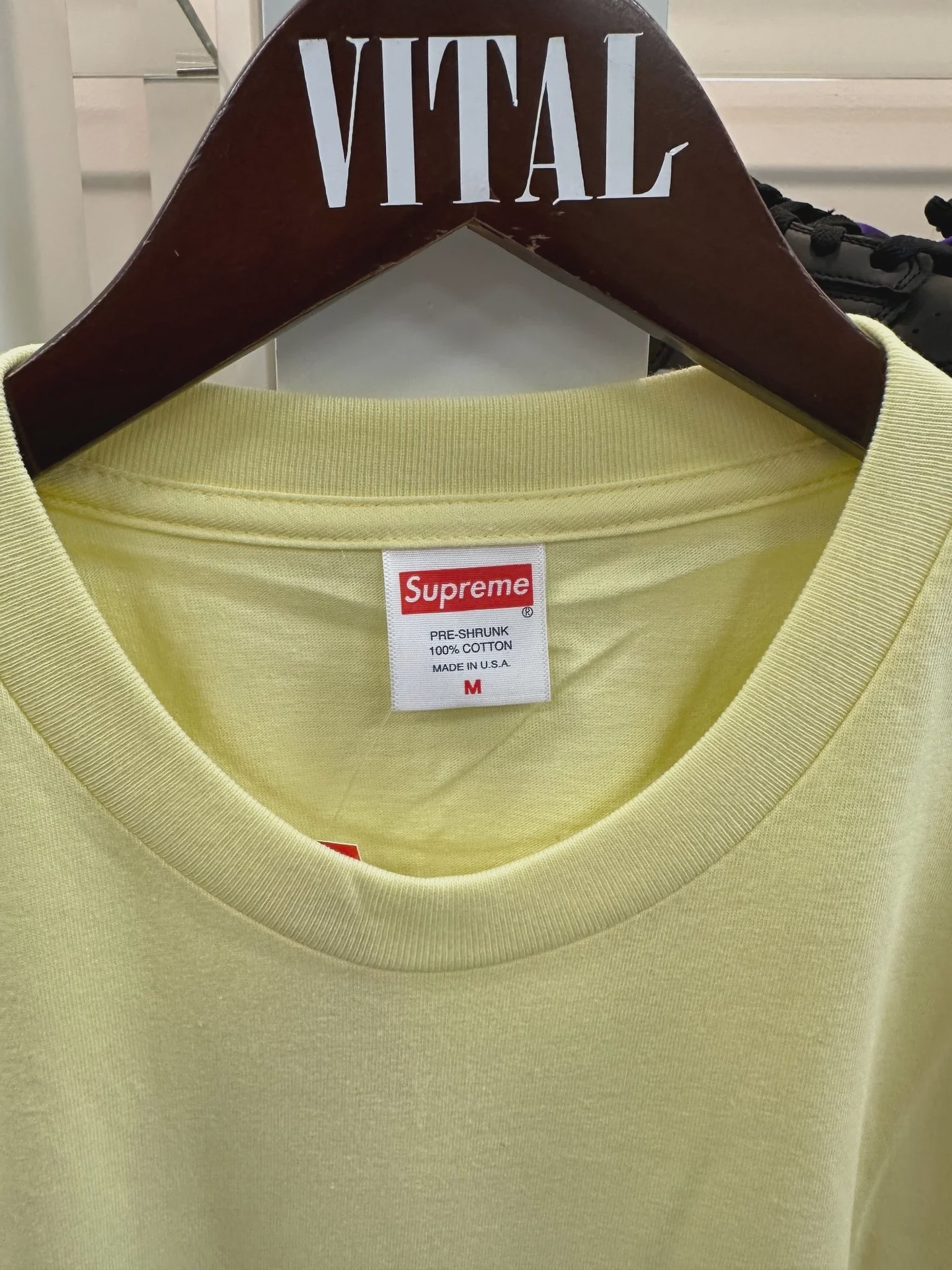 Supreme KAWS Chalk Logo Tee Pale Yellow • Brand New [6265] - photo 2