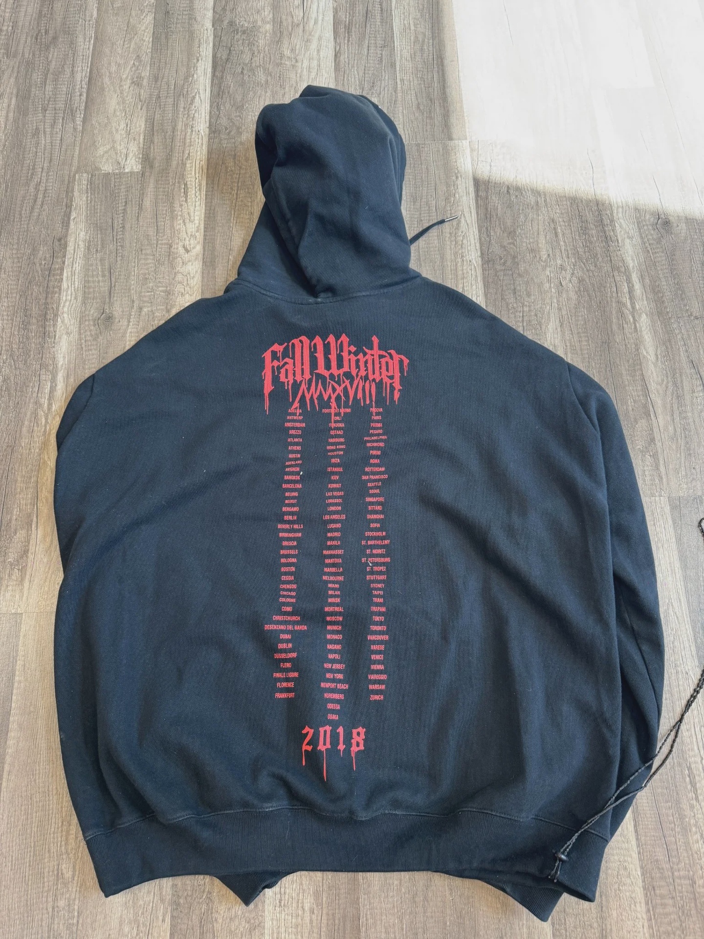 VETEMENTS Black Sweatshirt International S (Oversized) • Pre-Owned [6965] - photo 2