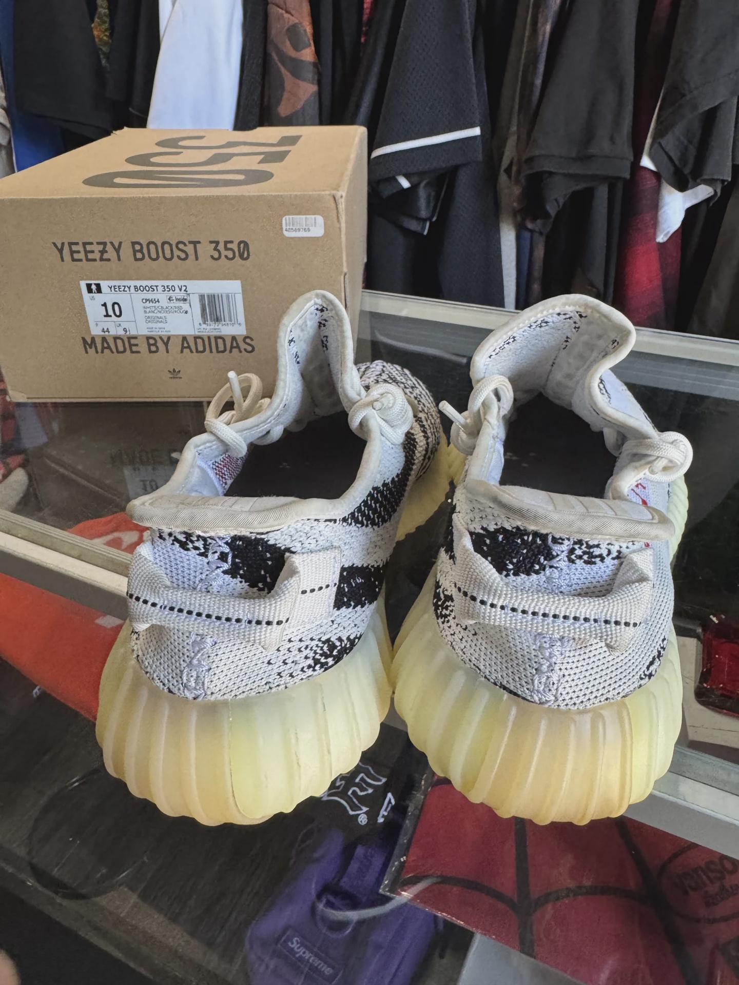 adidas Yeezy Boost 350 V2 Zebra • Pre-Owned [3645] - photo 3