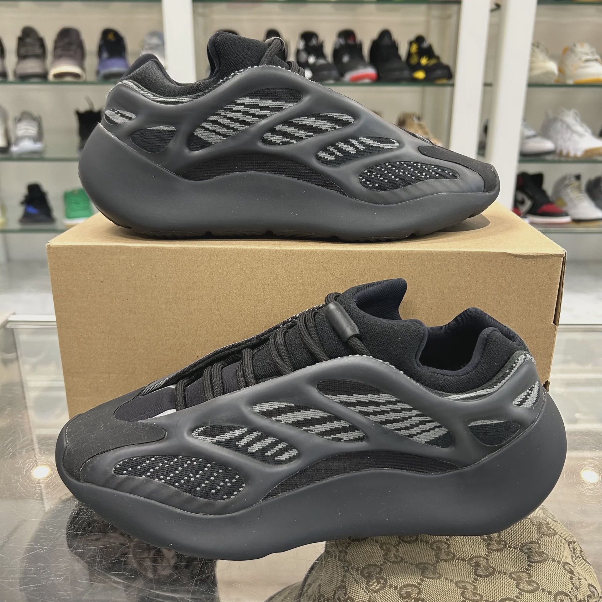 Adidas adidas Yeezy 700 V3 Dark Glow - Size US M 9