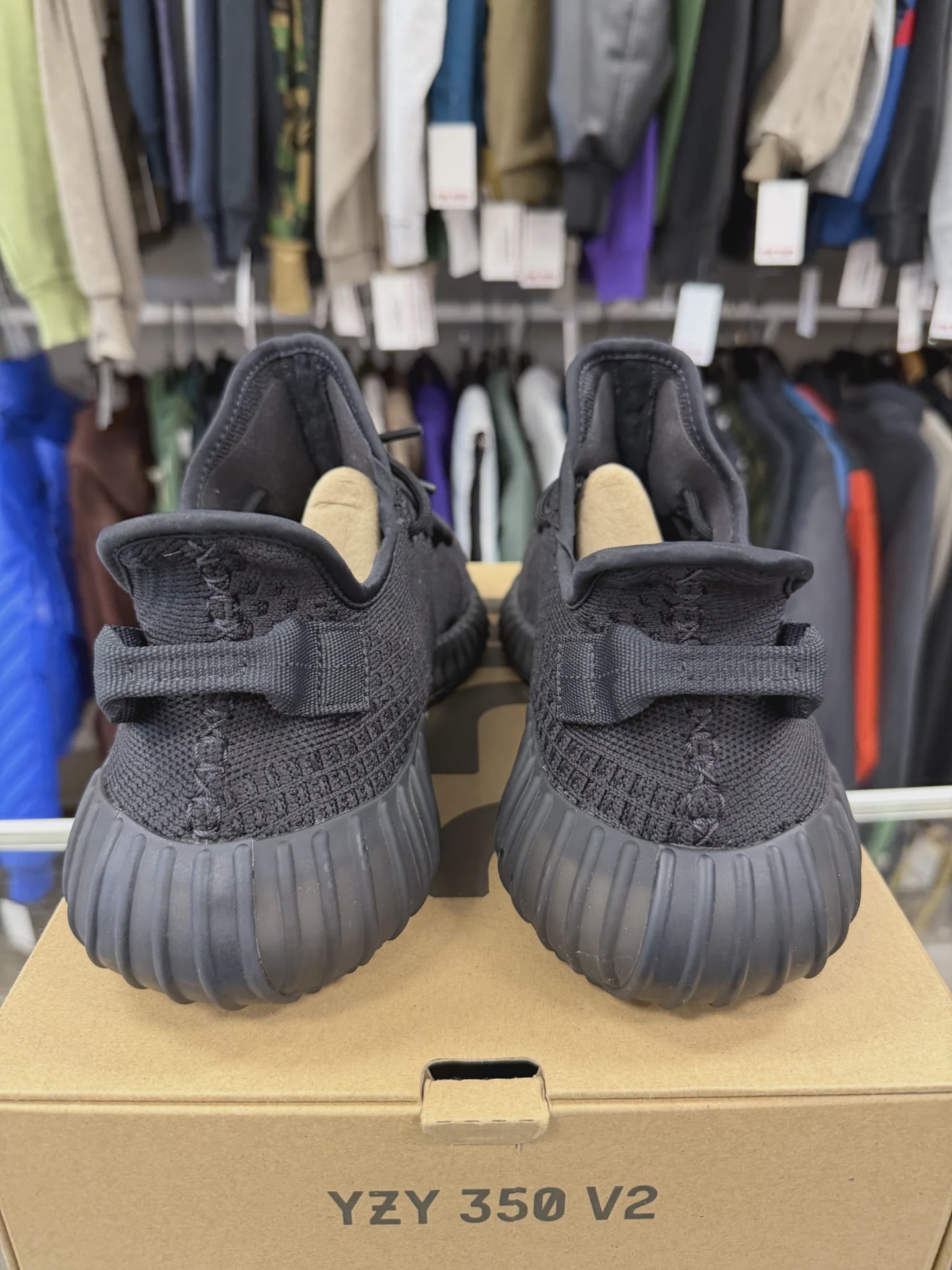 adidas Yeezy Boost 350 V2 Onyx • Pre-Owned [6958] - photo 4
