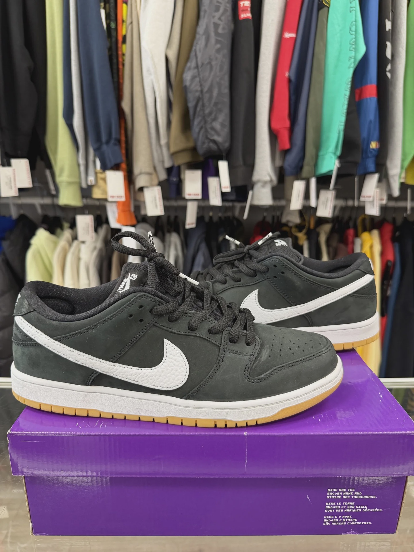 Nike SB Dunk Low Pro Black Gum • Pre-Owned [7687]